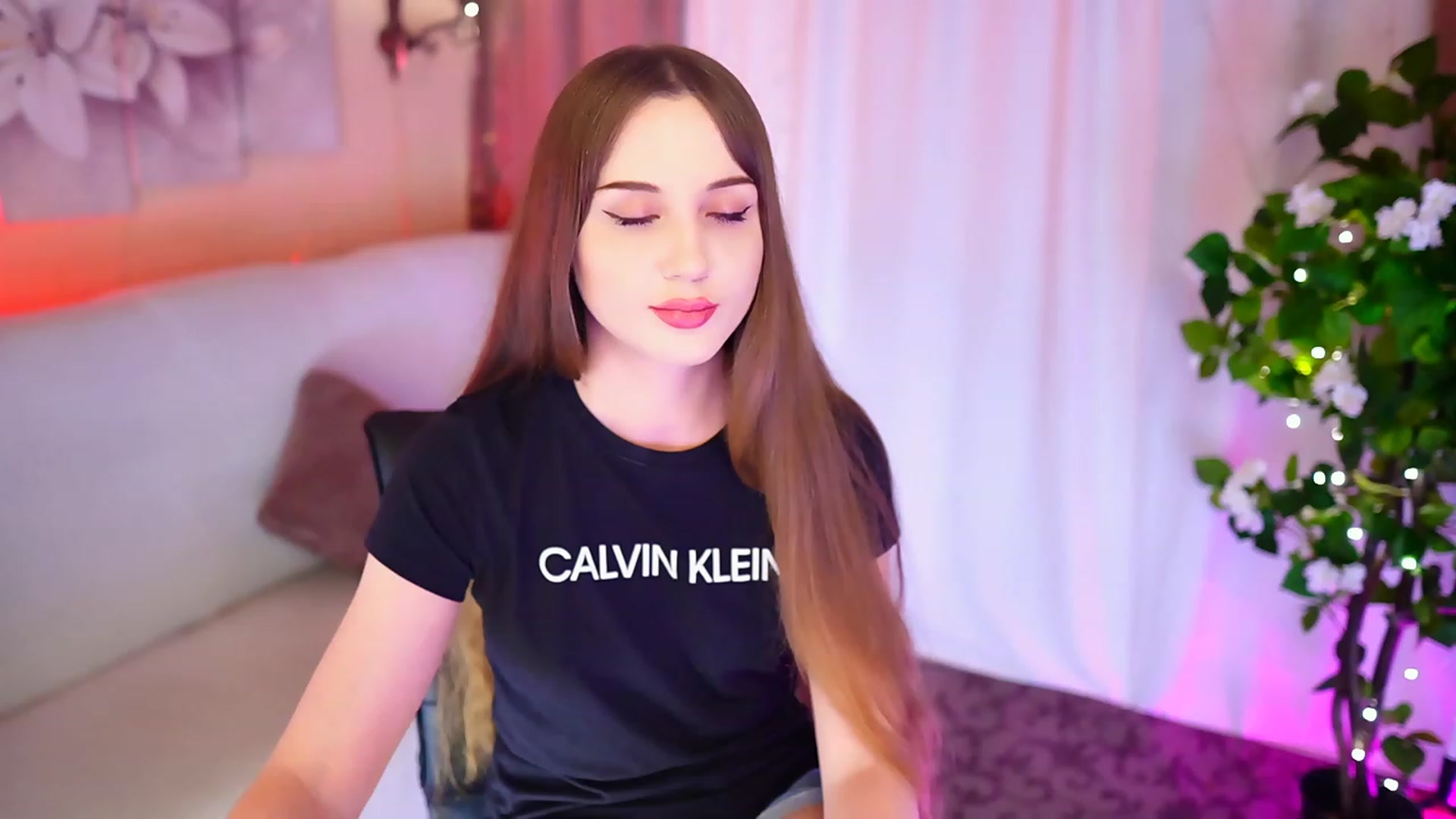 Gallery image thumbnail from Innocent_Soul's myfreecams stream on, 09/15/2023, 21:03 image 5 of 20