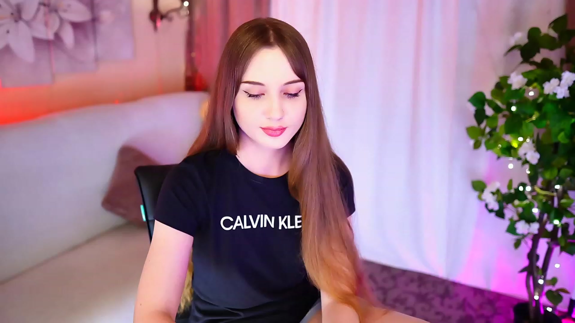 Gallery image thumbnail from Innocent_Soul's myfreecams stream on, 09/15/2023, 21:03 image 8 of 20