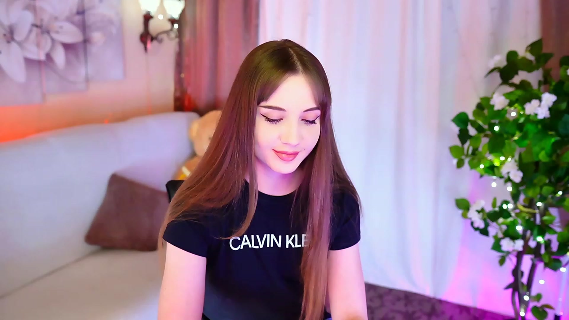 Gallery image thumbnail from Innocent_Soul's myfreecams stream on, 09/18/2023, 18:26 image 8 of 20
