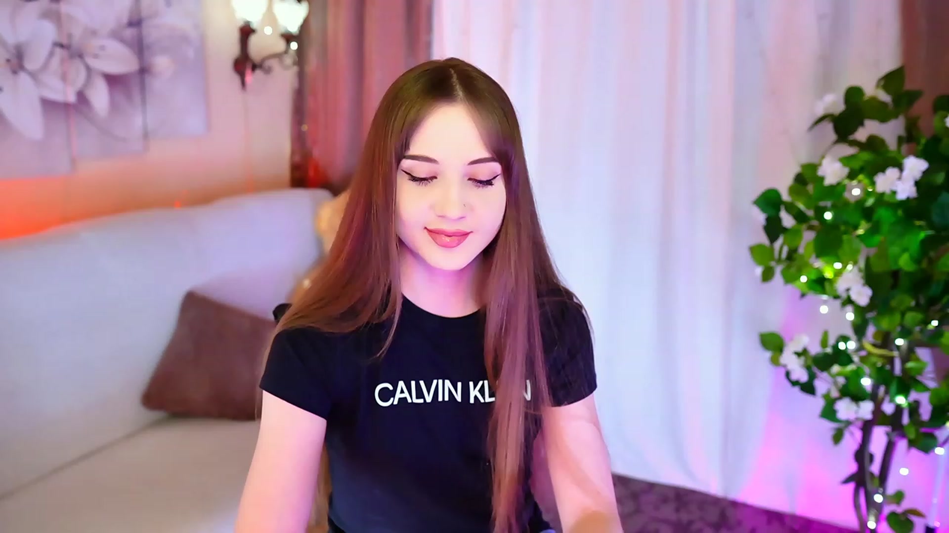 Gallery image thumbnail from Innocent_Soul's myfreecams stream on, 09/18/2023, 18:26 image 4 of 20