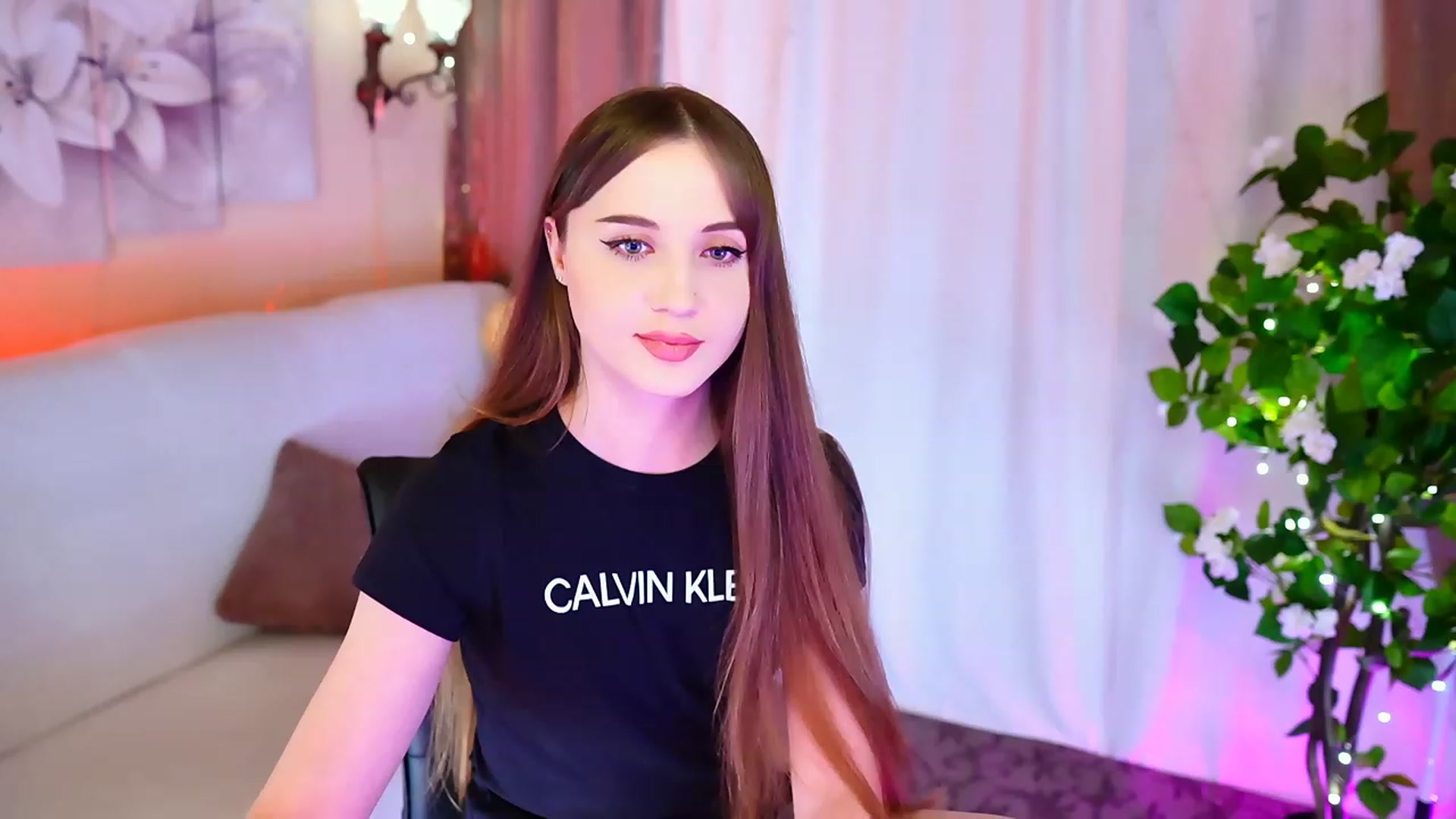Gallery image thumbnail from Innocent_Soul's myfreecams stream on, 09/18/2023, 19:08 image 4 of 20