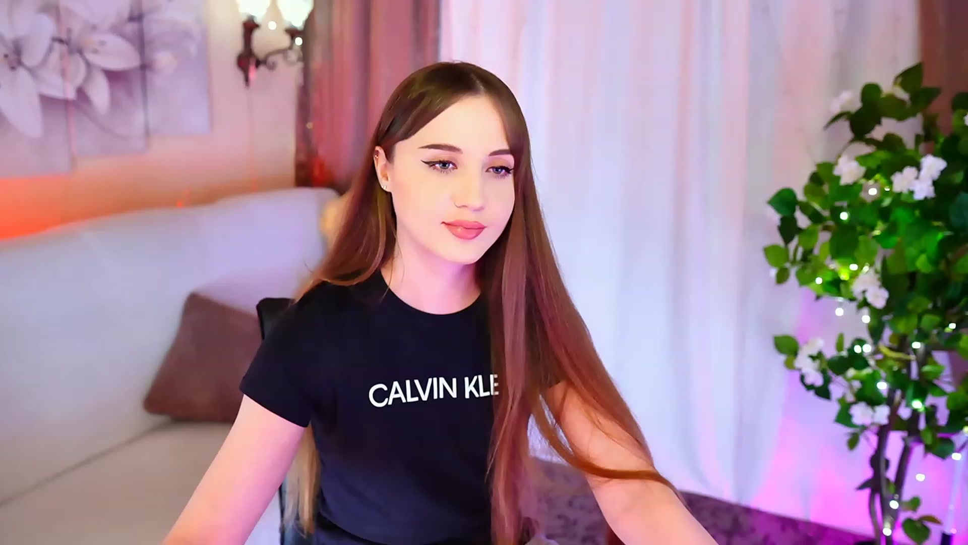 Gallery image thumbnail from Innocent_Soul's myfreecams stream on, 09/18/2023, 19:08 image 7 of 20