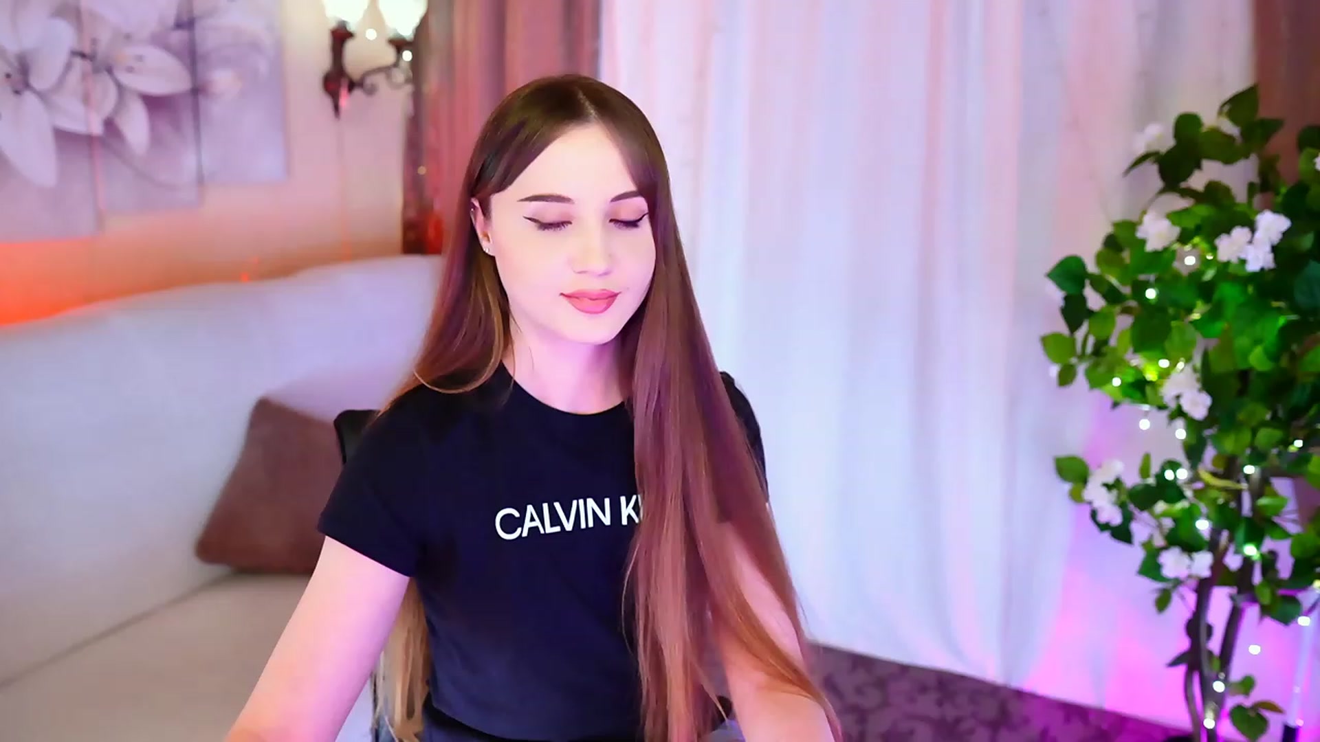 Gallery image thumbnail from Innocent_Soul's myfreecams stream on, 09/18/2023, 19:08 image 18 of 20