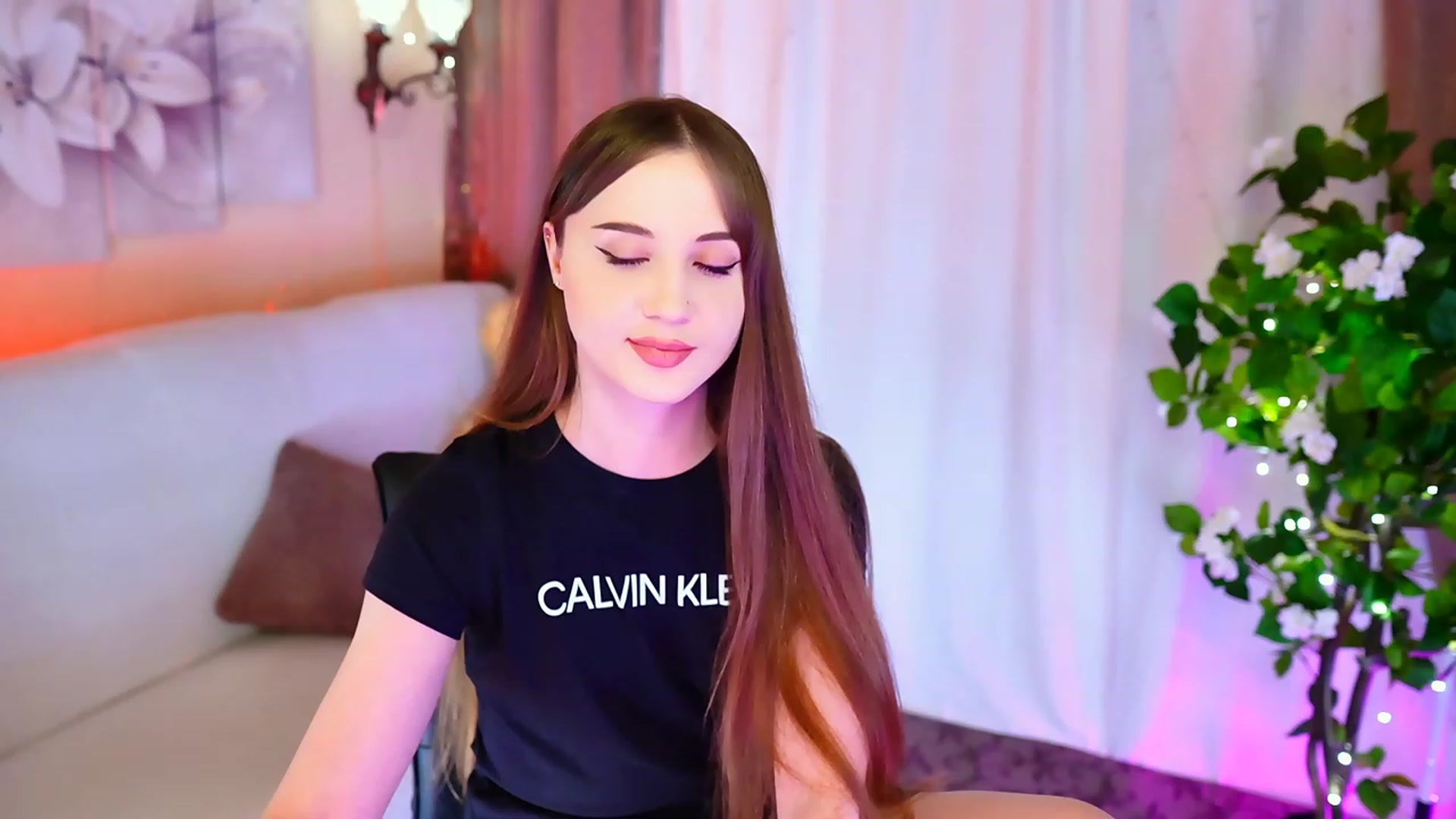 Gallery image thumbnail from Innocent_Soul's myfreecams stream on, 09/18/2023, 19:08 image 2 of 20