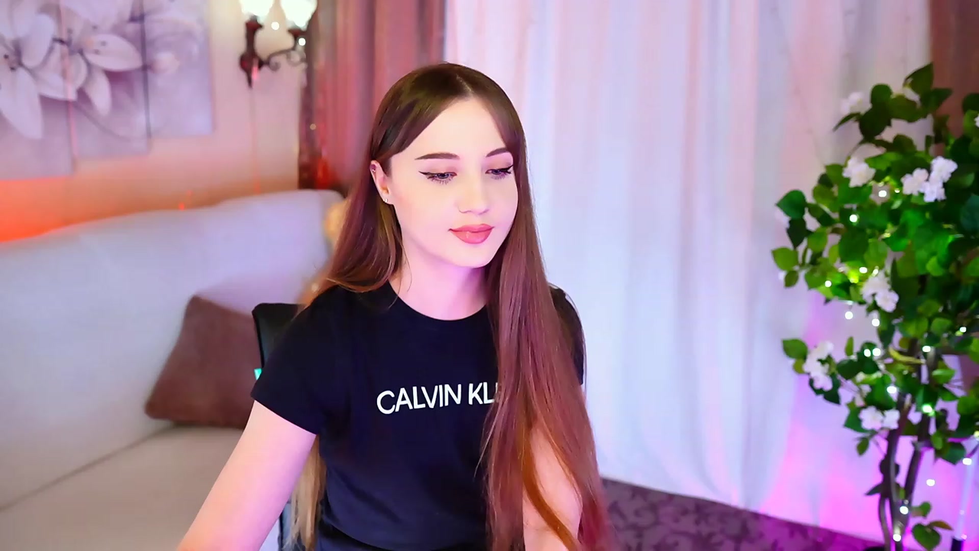 Gallery image thumbnail from Innocent_Soul's myfreecams stream on, 09/18/2023, 19:08 image 6 of 20