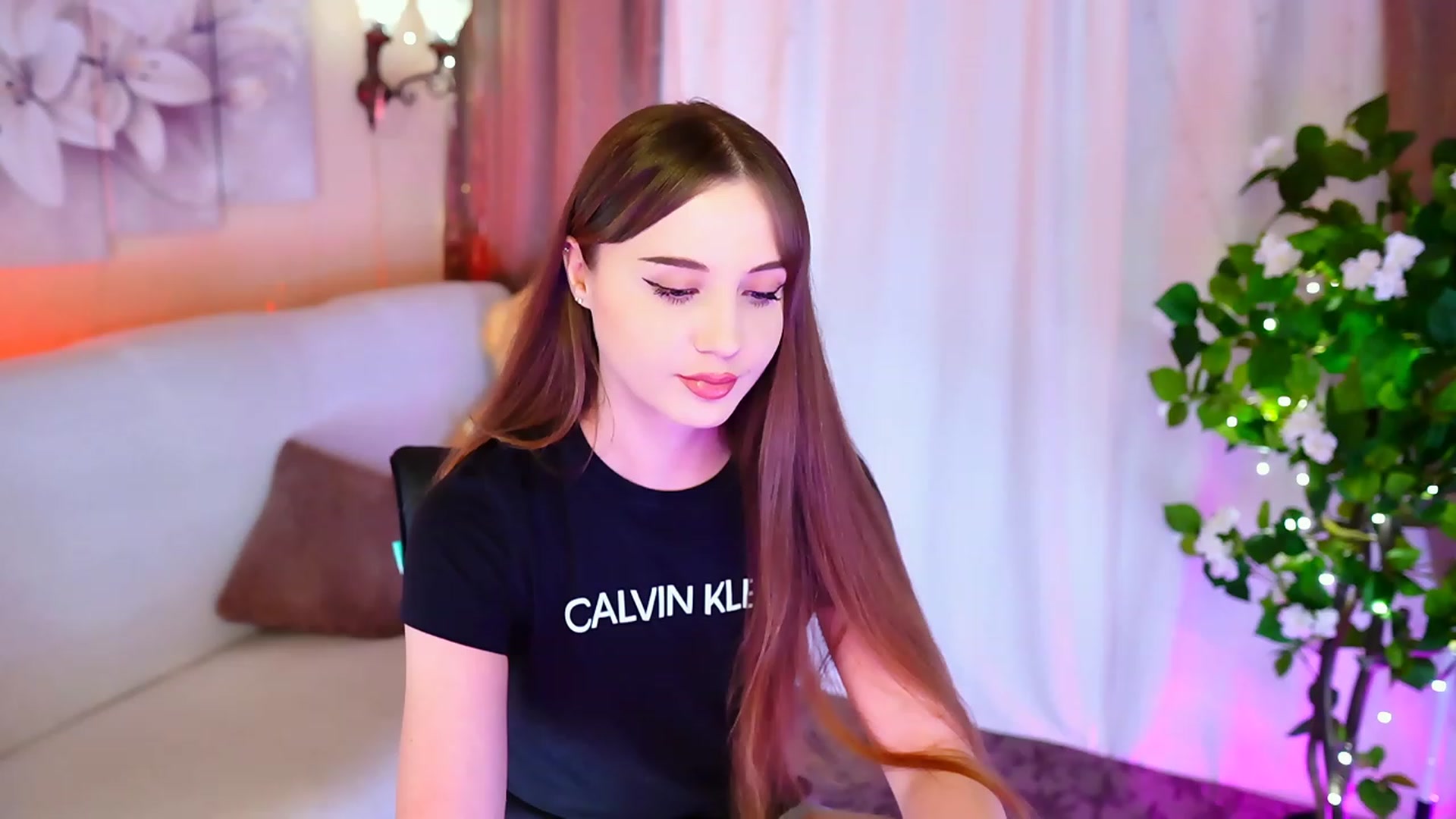 Gallery image thumbnail from Innocent_Soul's myfreecams stream on, 09/18/2023, 19:08 image 9 of 20