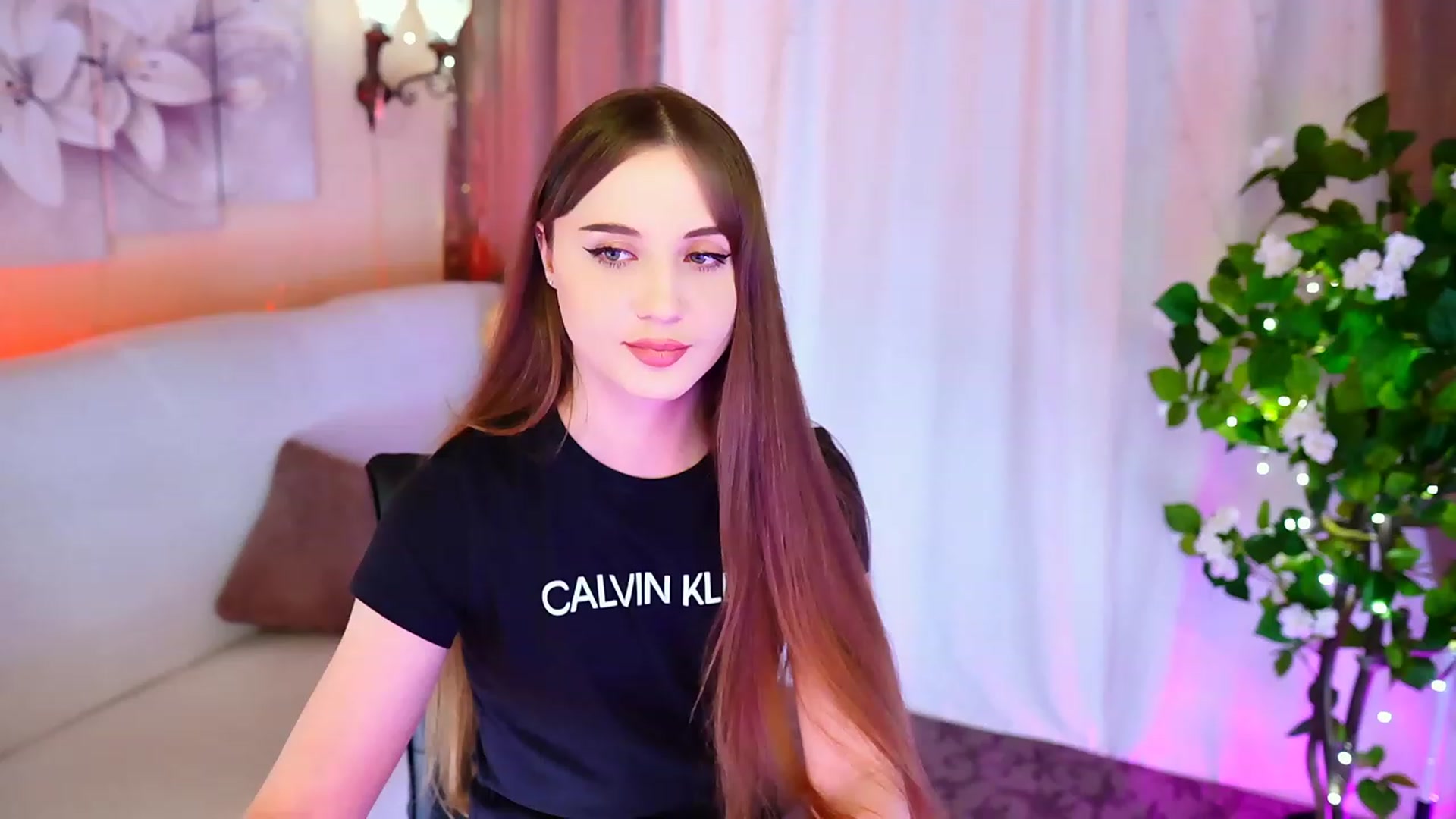 Gallery image thumbnail from Innocent_Soul's myfreecams stream on, 09/18/2023, 19:08 image 12 of 20