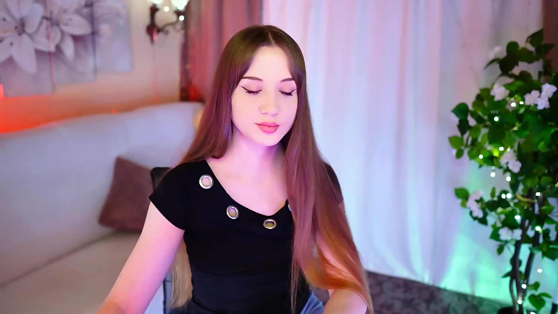 Gallery image thumbnail from Innocent_Soul's myfreecams stream on, 09/22/2023, 17:21 image 5 of 20