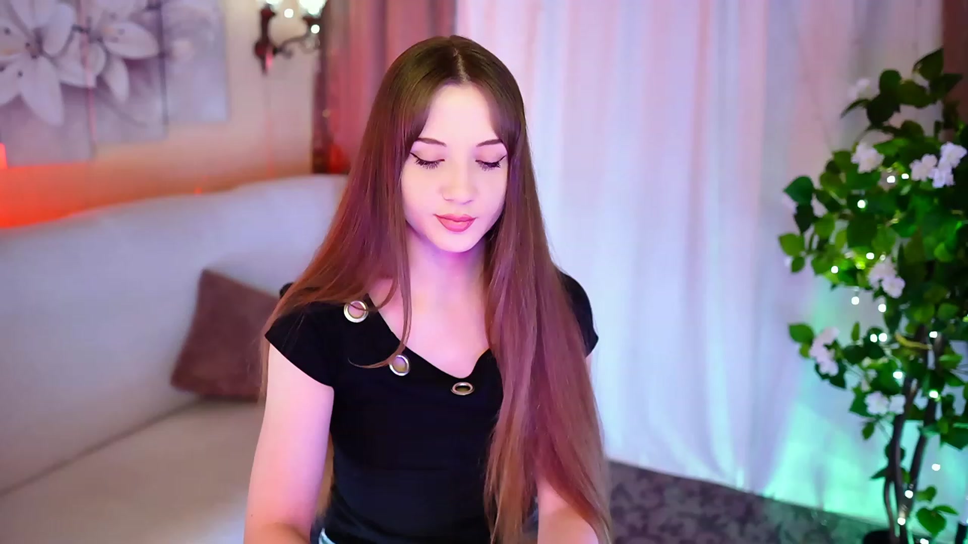 Gallery image thumbnail from Innocent_Soul's myfreecams stream on, 09/22/2023, 17:21 image 8 of 20
