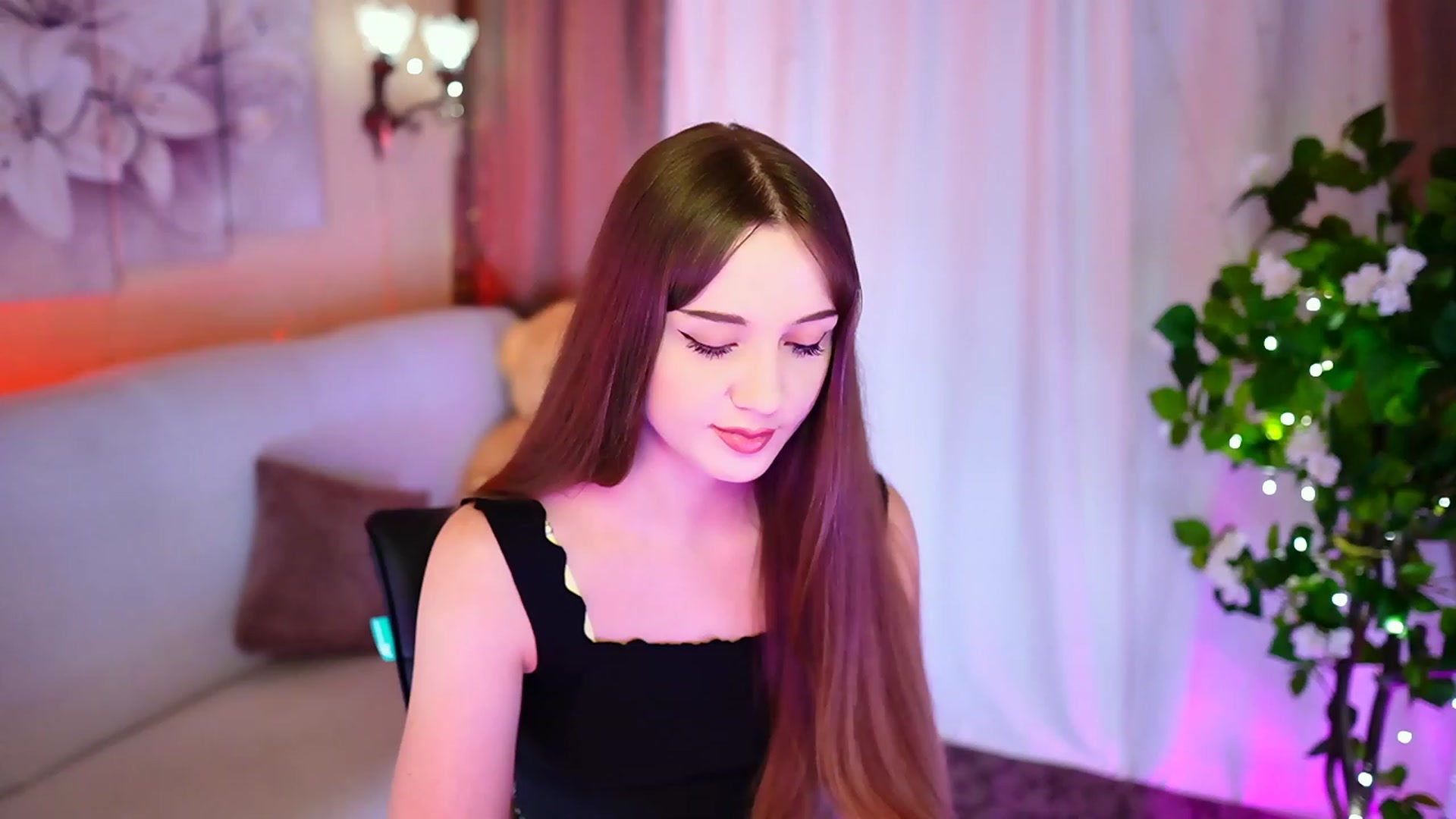 Gallery image thumbnail from Innocent_Soul's myfreecams stream on, 10/03/2023, 17:08 image 3 of 20