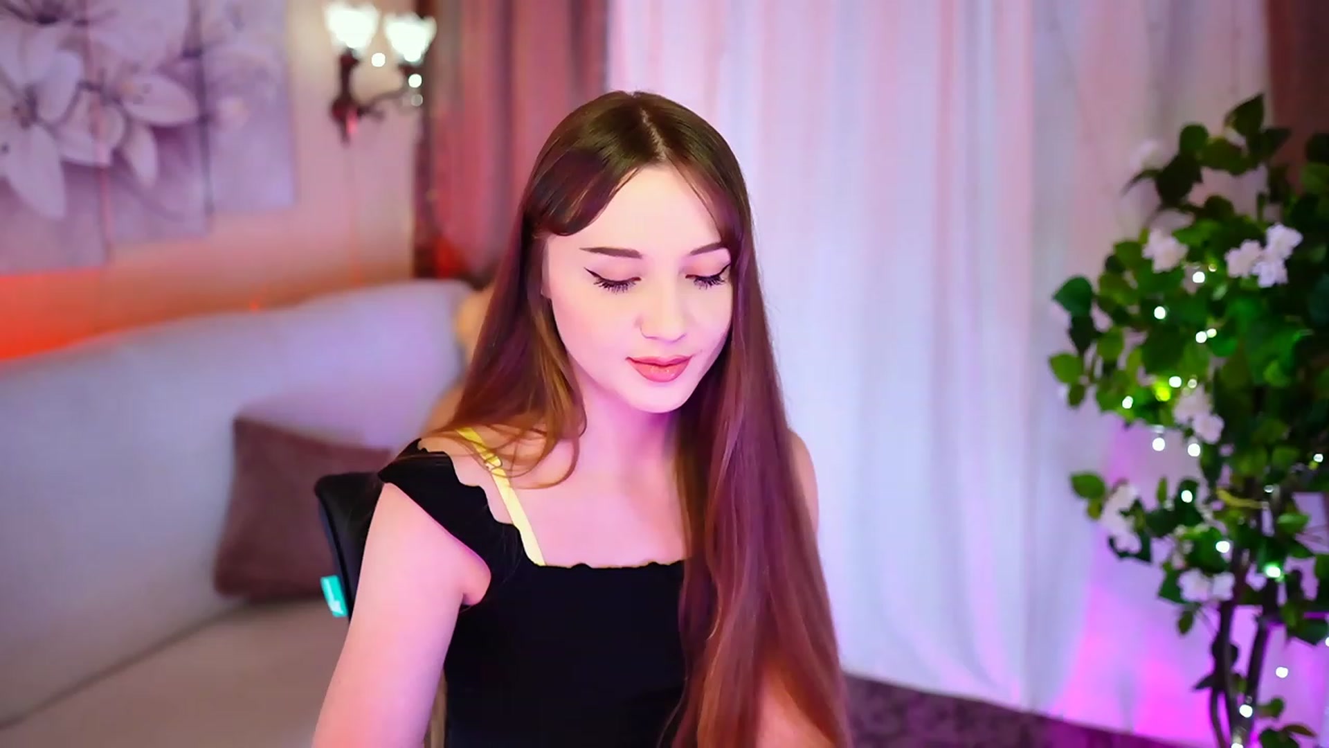 Gallery image thumbnail from Innocent_Soul's myfreecams stream on, 10/03/2023, 17:08 image 8 of 20