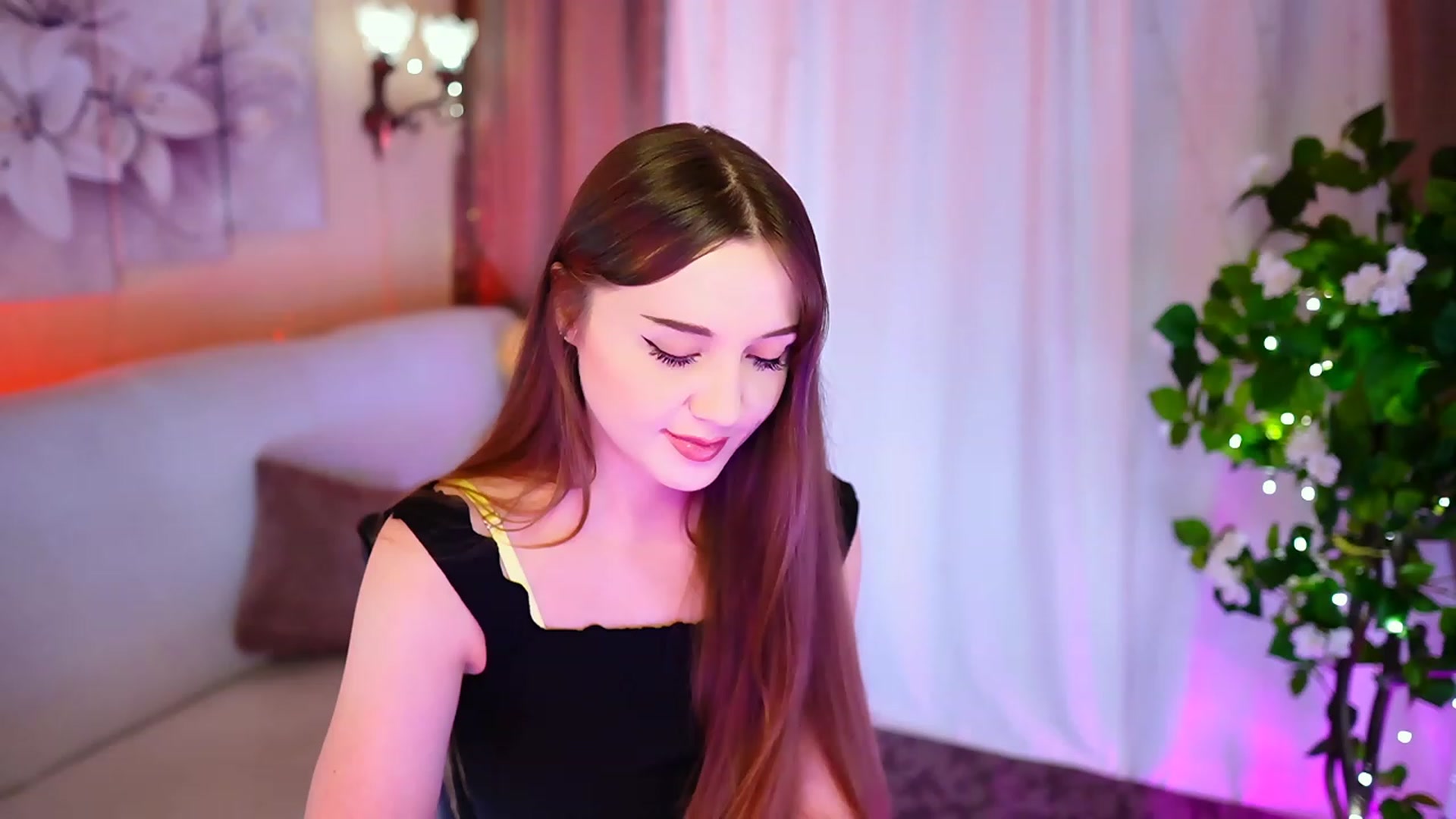 Gallery image thumbnail from Innocent_Soul's myfreecams stream on, 10/03/2023, 17:08 image 6 of 20