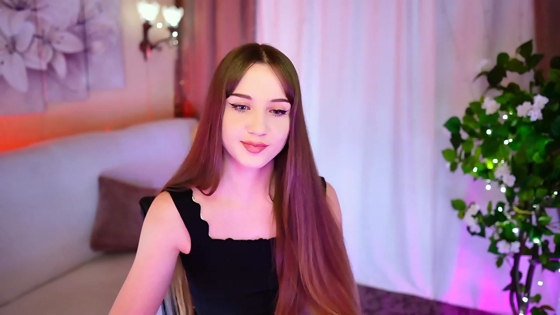 Gallery image thumbnail from Innocent_Soul's myfreecams stream on, 10/03/2023, 17:08 image 5 of 20