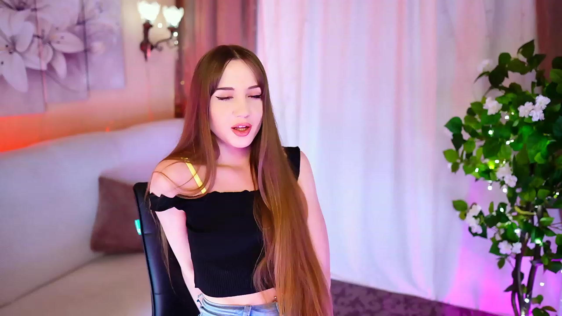 Gallery image thumbnail from Innocent_Soul's myfreecams stream on, 10/03/2023, 17:08 image 11 of 20