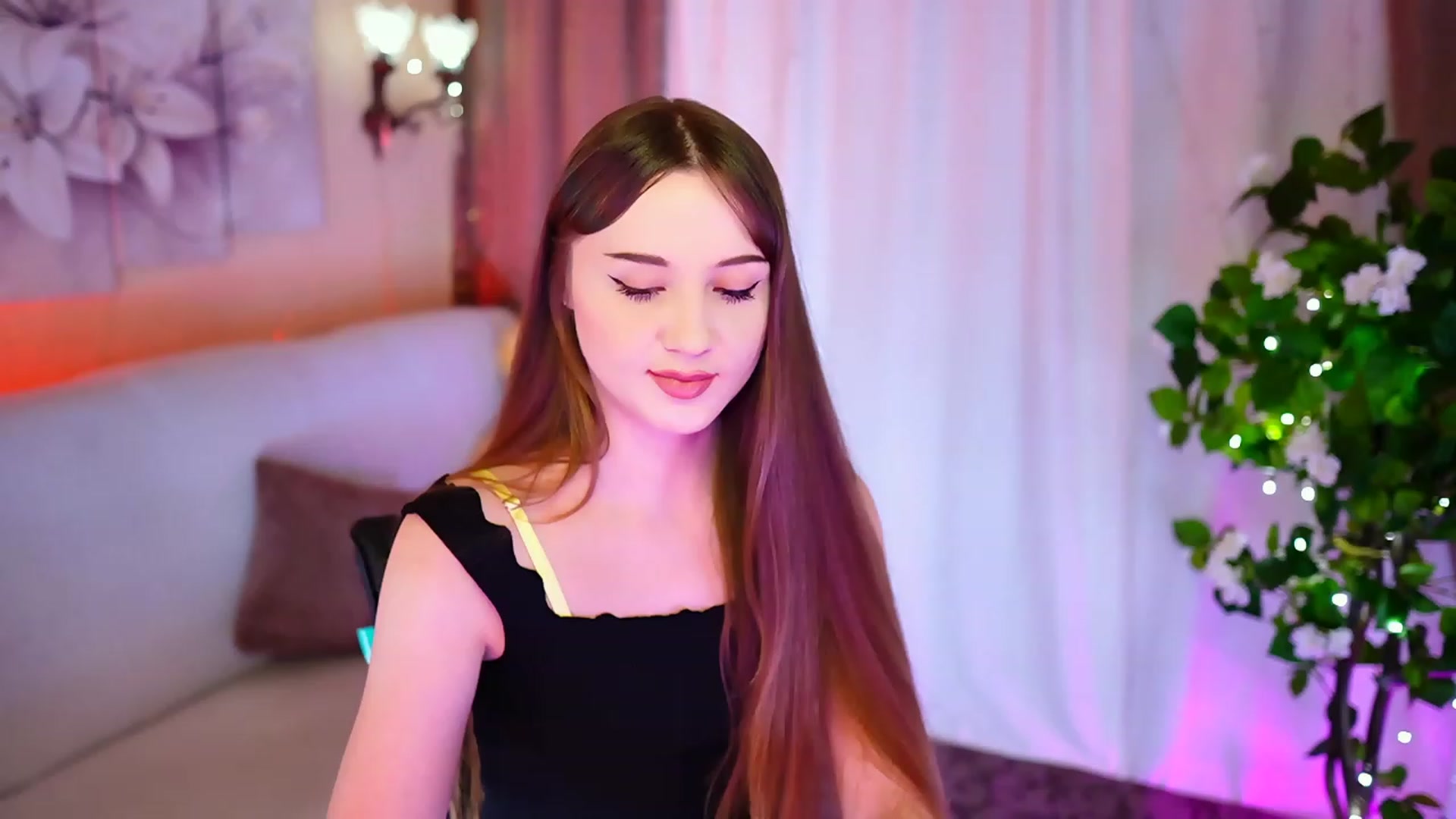 Gallery image thumbnail from Innocent_Soul's myfreecams stream on, 10/03/2023, 17:08 image 7 of 20