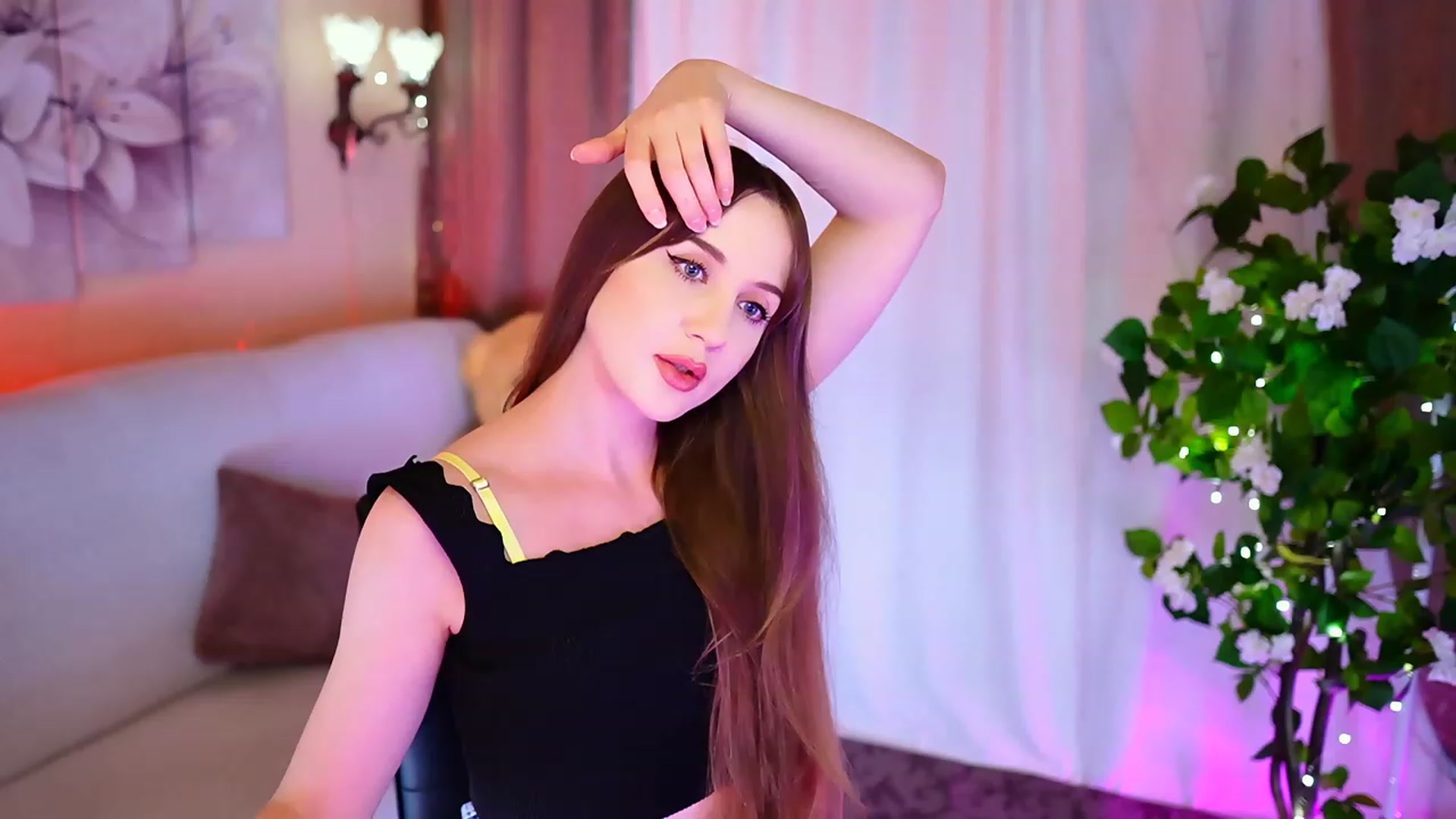 Gallery image thumbnail from Innocent_Soul's myfreecams stream on, 10/03/2023, 19:57 image 13 of 20