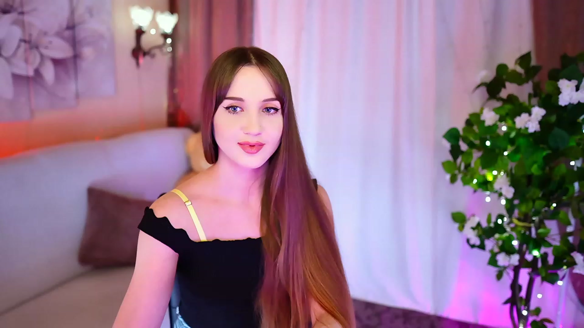 Gallery image thumbnail from Innocent_Soul's myfreecams stream on, 10/03/2023, 19:57 image 14 of 20
