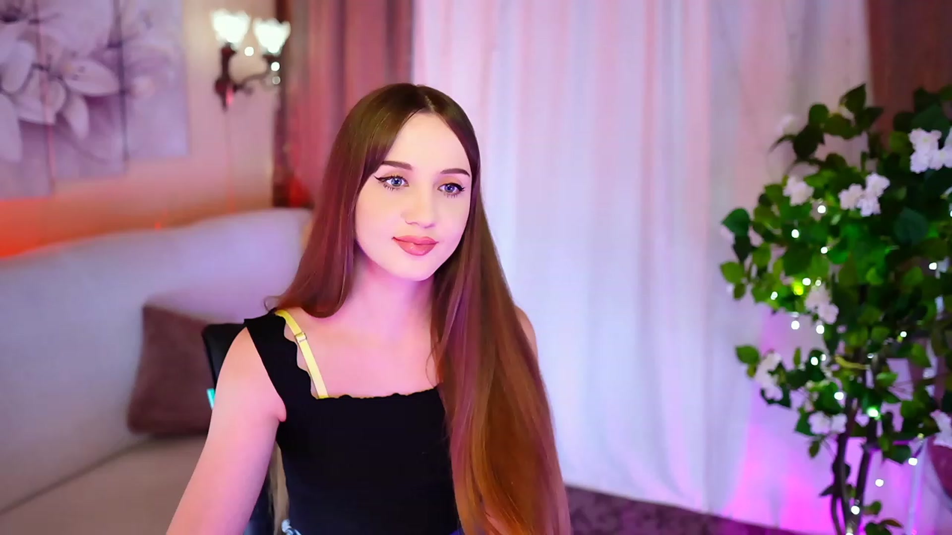 Gallery image thumbnail from Innocent_Soul's myfreecams stream on, 10/03/2023, 19:57 image 8 of 20
