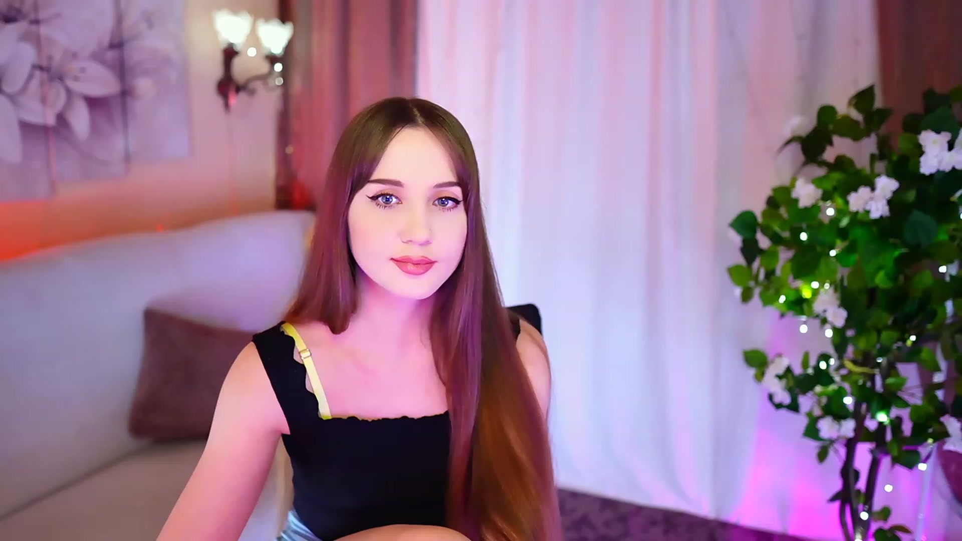 Gallery image thumbnail from Innocent_Soul's myfreecams stream on, 10/03/2023, 19:57 image 3 of 20