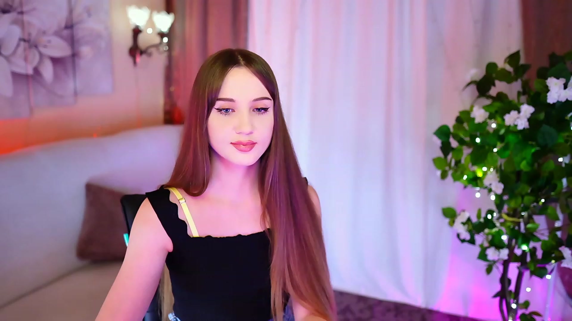 Gallery image thumbnail from Innocent_Soul's myfreecams stream on, 10/03/2023, 19:57 image 9 of 20