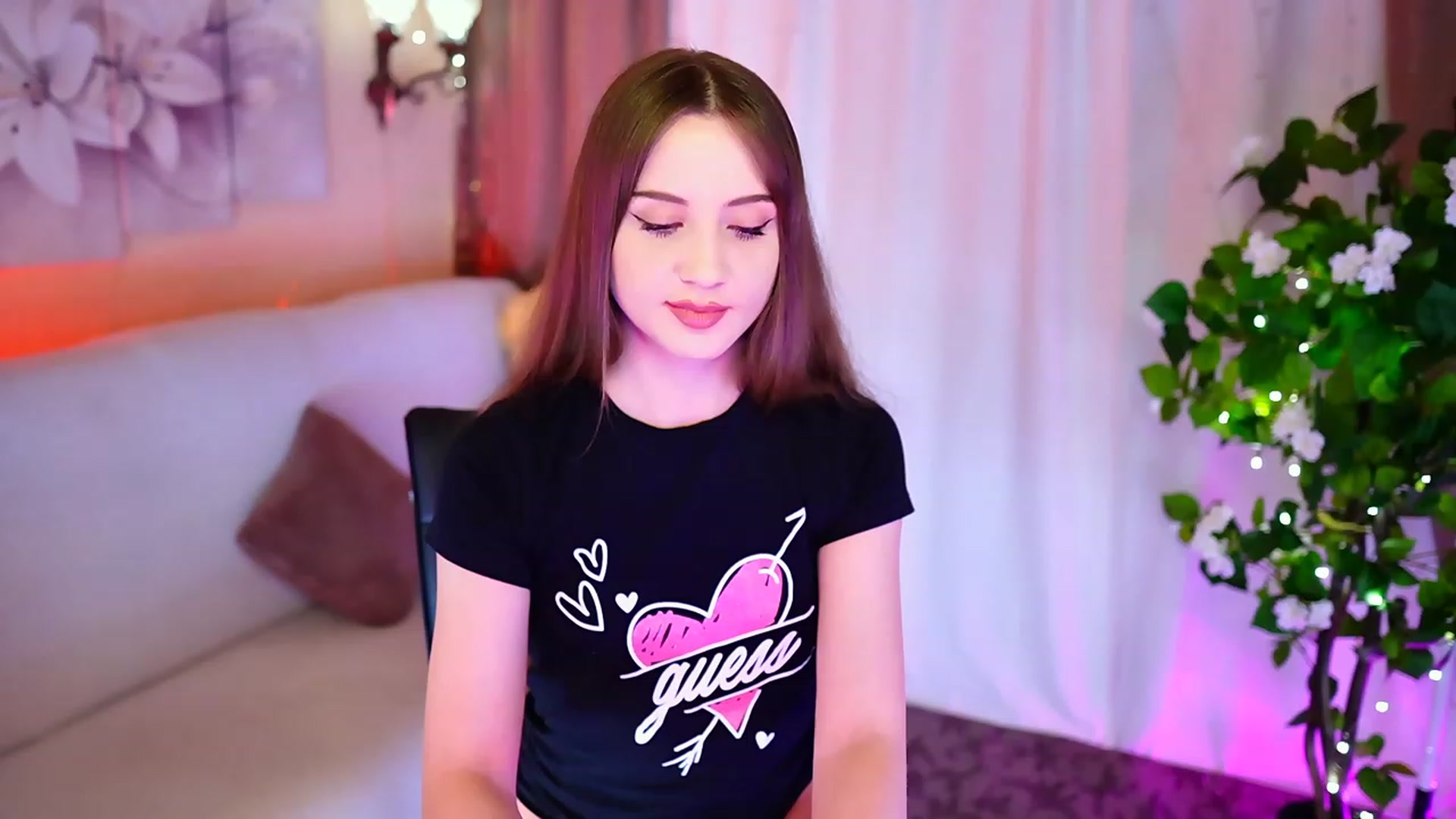 Gallery image thumbnail from Innocent_Soul's myfreecams stream on, 10/04/2023, 16:04 image 13 of 20