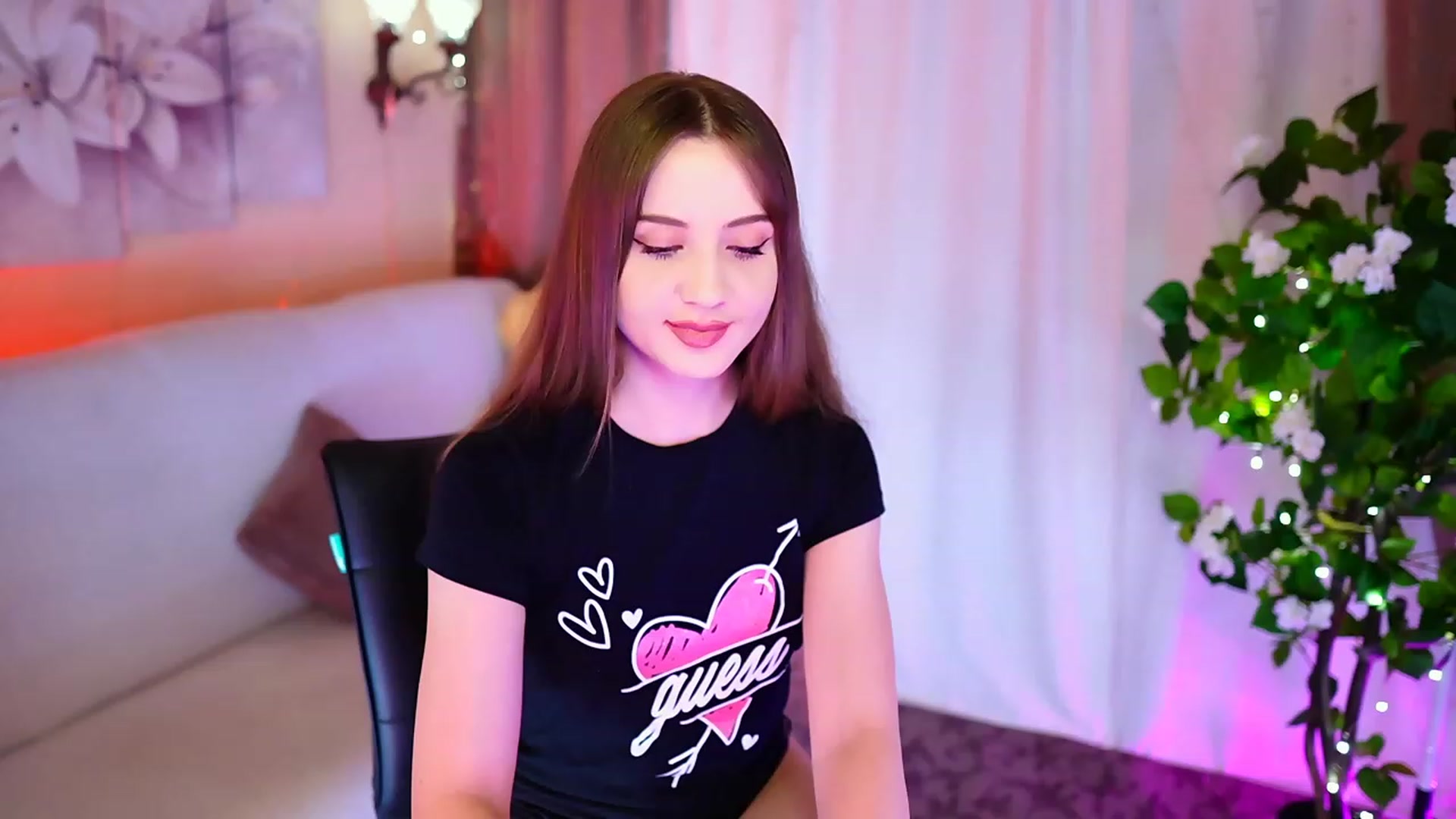 Gallery image thumbnail from Innocent_Soul's myfreecams stream on, 10/04/2023, 16:04 image 15 of 20