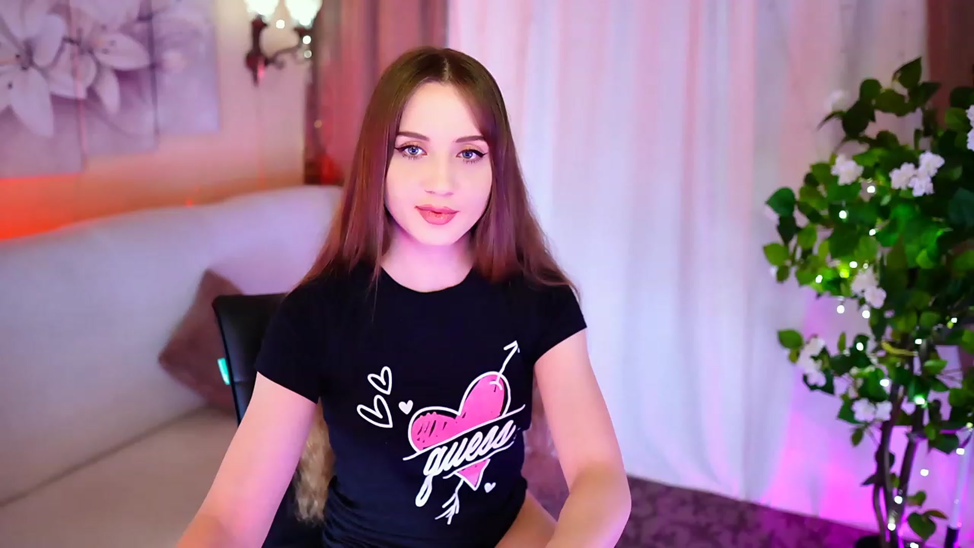 Gallery image thumbnail from Innocent_Soul's myfreecams stream on, 10/04/2023, 16:04 image 18 of 20