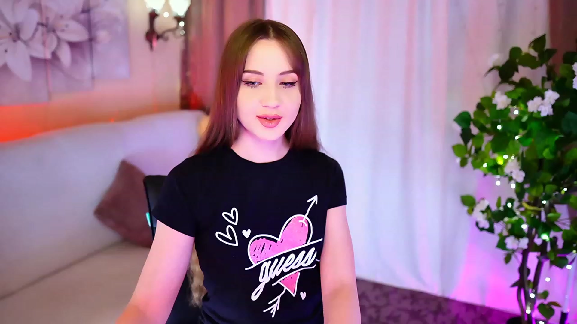 Gallery image thumbnail from Innocent_Soul's myfreecams stream on, 10/04/2023, 16:04 image 10 of 20