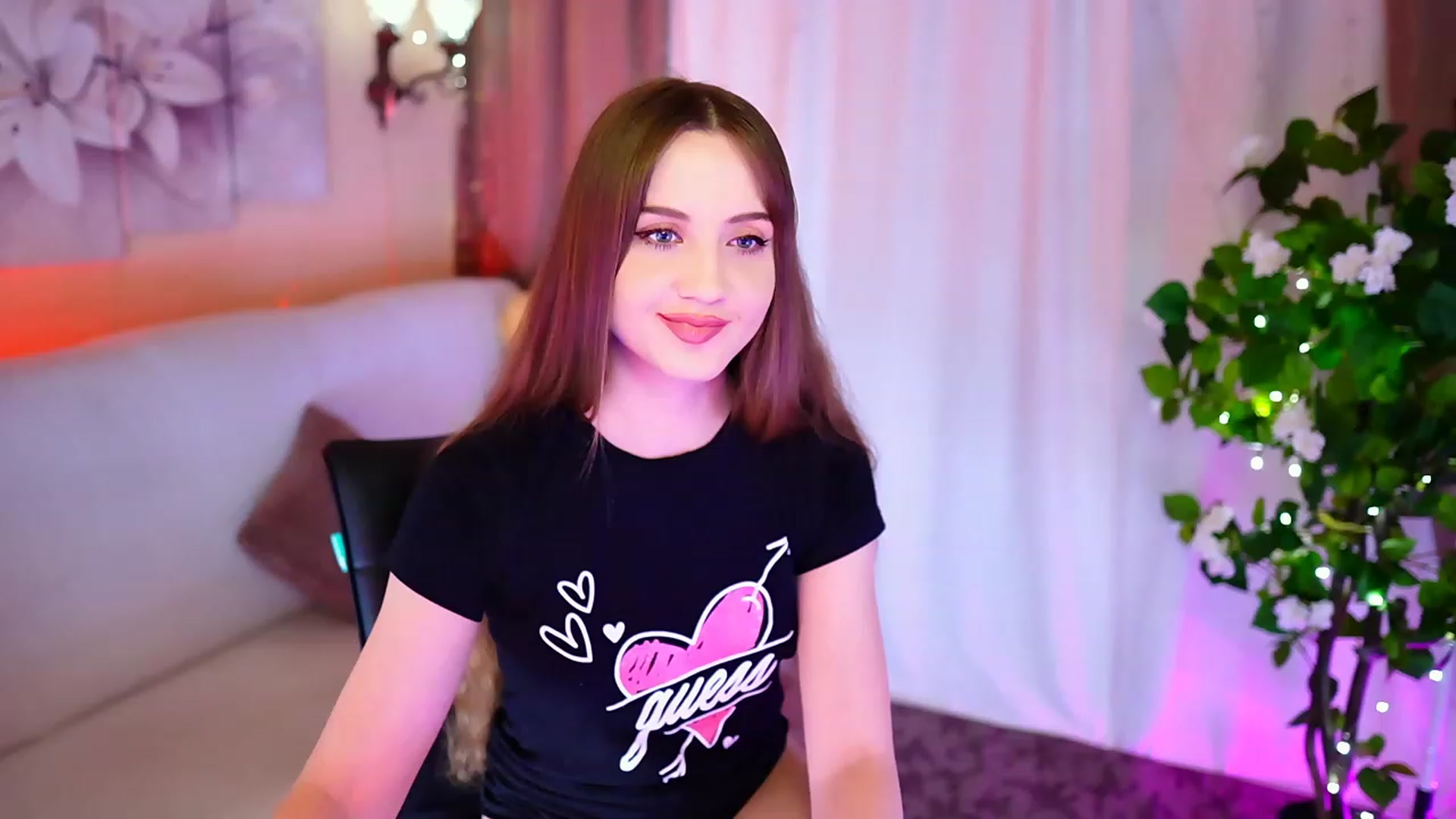 Gallery image thumbnail from Innocent_Soul's myfreecams stream on, 10/04/2023, 16:04 image 16 of 20