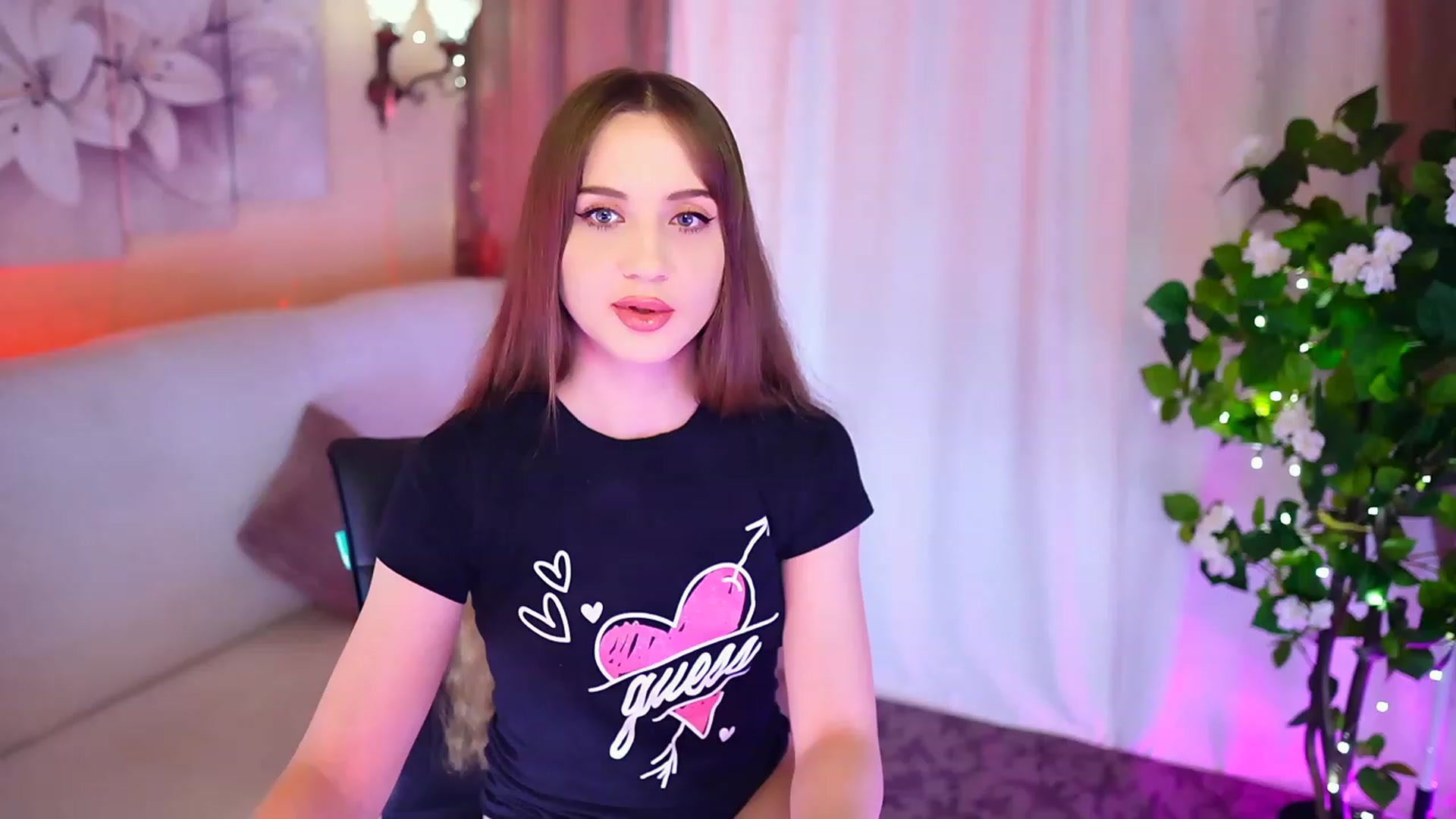 Gallery image thumbnail from Innocent_Soul's myfreecams stream on, 10/04/2023, 16:04 image 14 of 20