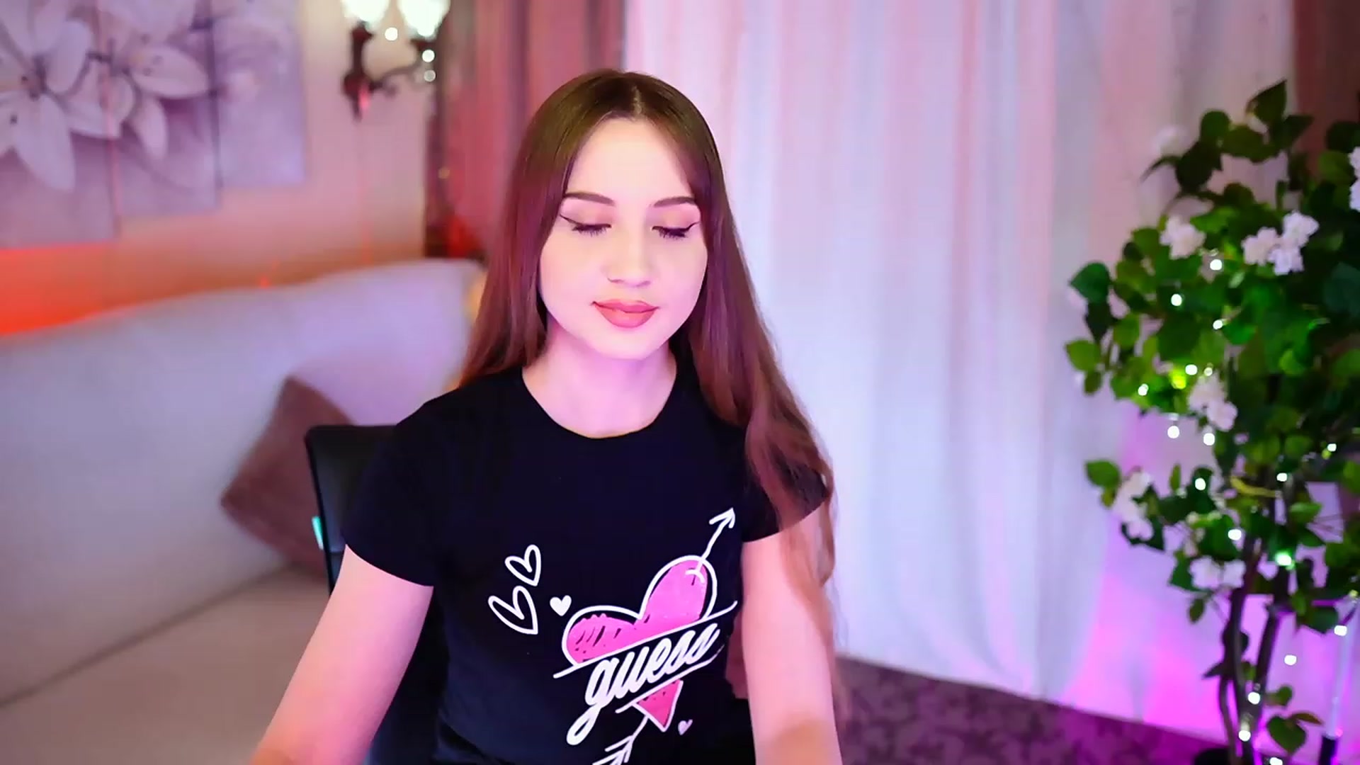 Gallery image thumbnail from Innocent_Soul's myfreecams stream on, 10/04/2023, 16:33 image 16 of 20