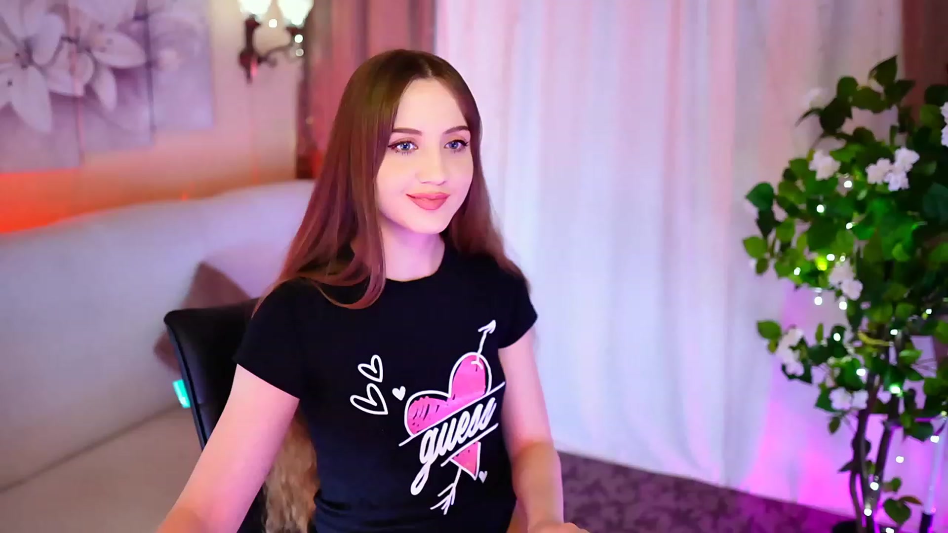 Gallery image thumbnail from Innocent_Soul's myfreecams stream on, 10/04/2023, 16:33 image 7 of 20