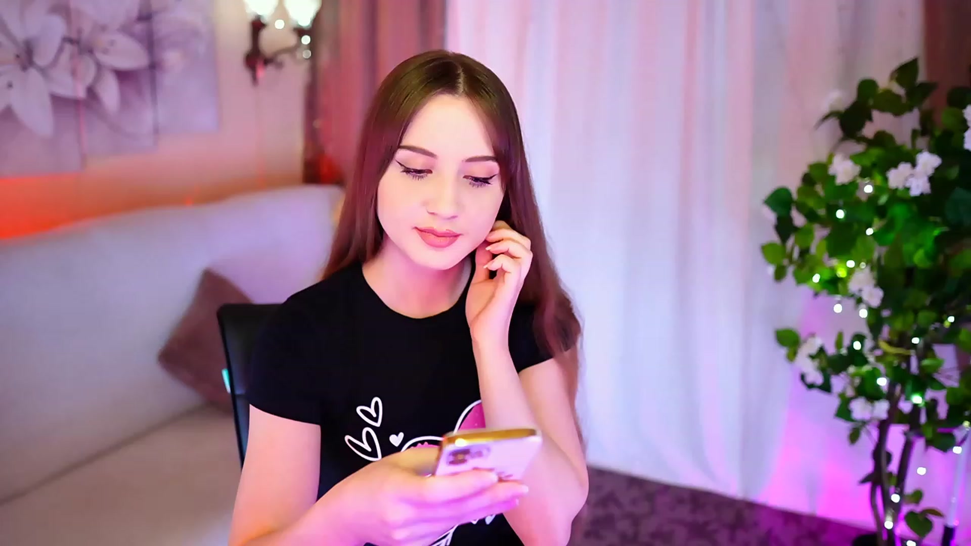 Gallery image thumbnail from Innocent_Soul's myfreecams stream on, 10/04/2023, 16:33 image 13 of 20
