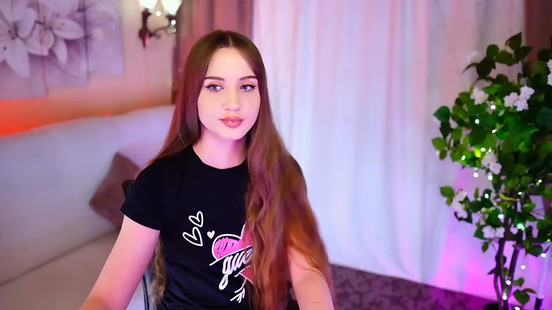 Gallery image thumbnail from Innocent_Soul's myfreecams stream on, 10/04/2023, 18:17 image 8 of 20