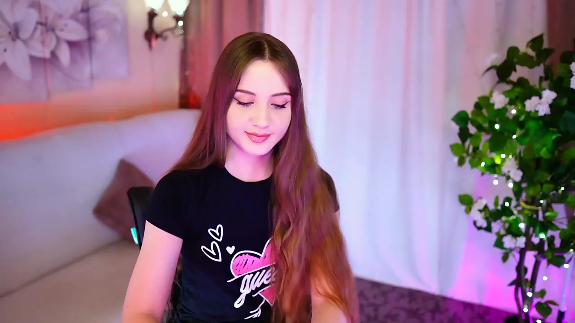 Gallery image thumbnail from Innocent_Soul's myfreecams stream on, 10/04/2023, 18:17 image 13 of 20