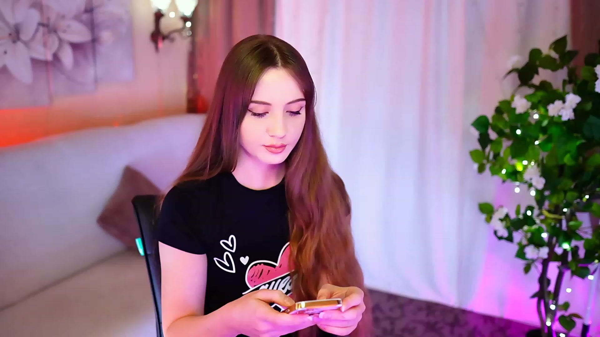 Gallery image thumbnail from Innocent_Soul's myfreecams stream on, 10/04/2023, 18:17 image 4 of 20