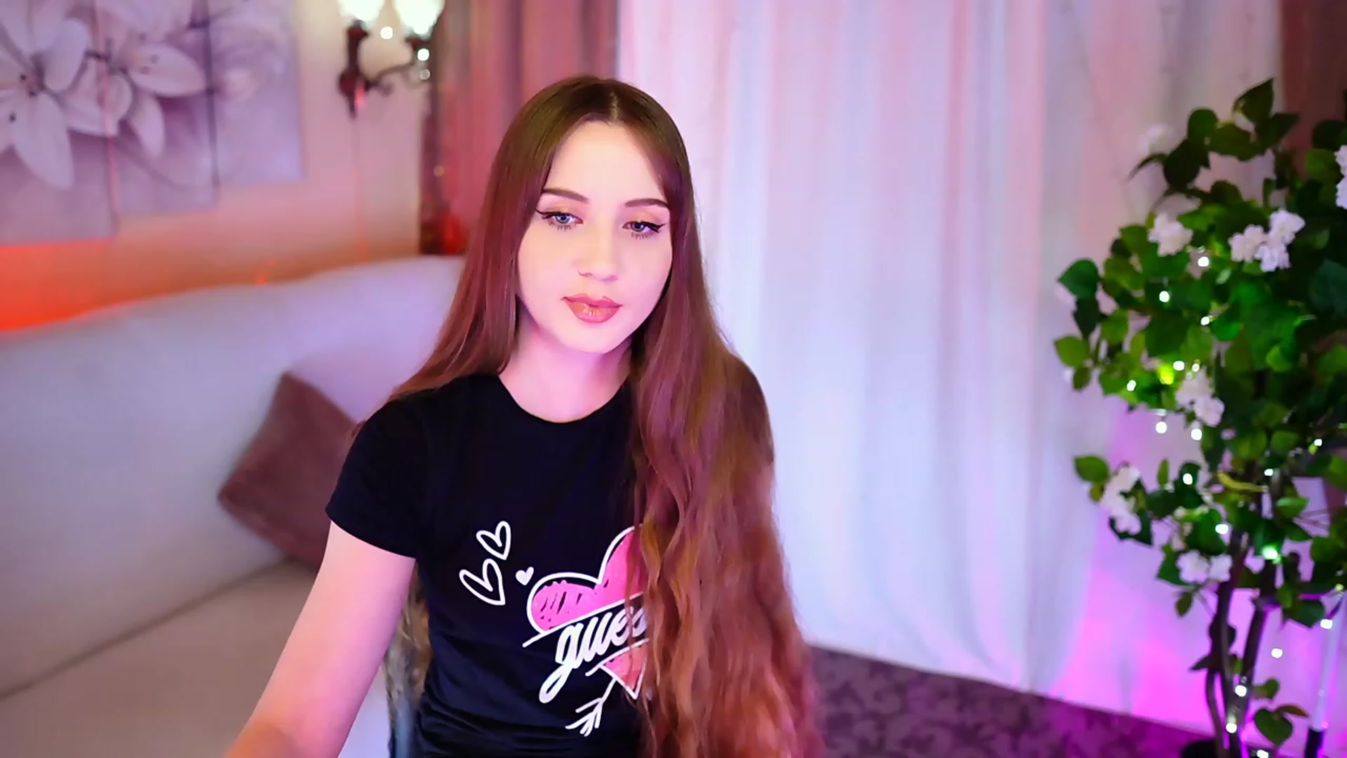 Gallery image thumbnail from Innocent_Soul's myfreecams stream on, 10/04/2023, 18:17 image 6 of 20