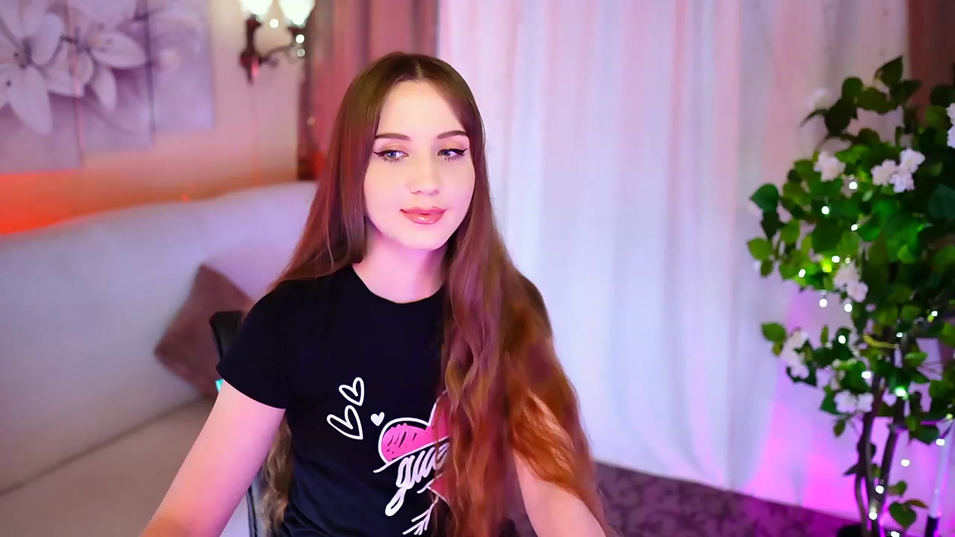 Gallery image thumbnail from Innocent_Soul's myfreecams stream on, 10/04/2023, 18:17 image 9 of 20