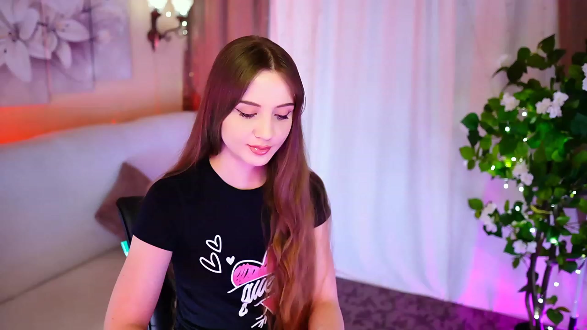 Gallery image thumbnail from Innocent_Soul's myfreecams stream on, 10/04/2023, 18:17 image 18 of 20