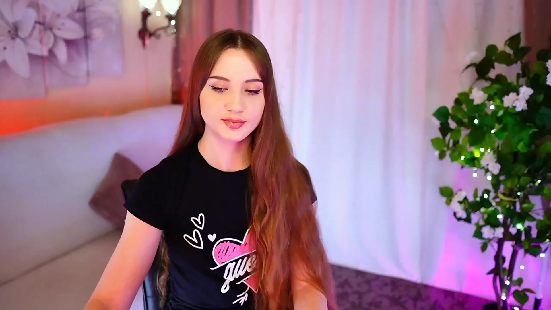 Gallery image thumbnail from Innocent_Soul's myfreecams stream on, 10/04/2023, 18:17 image 14 of 20