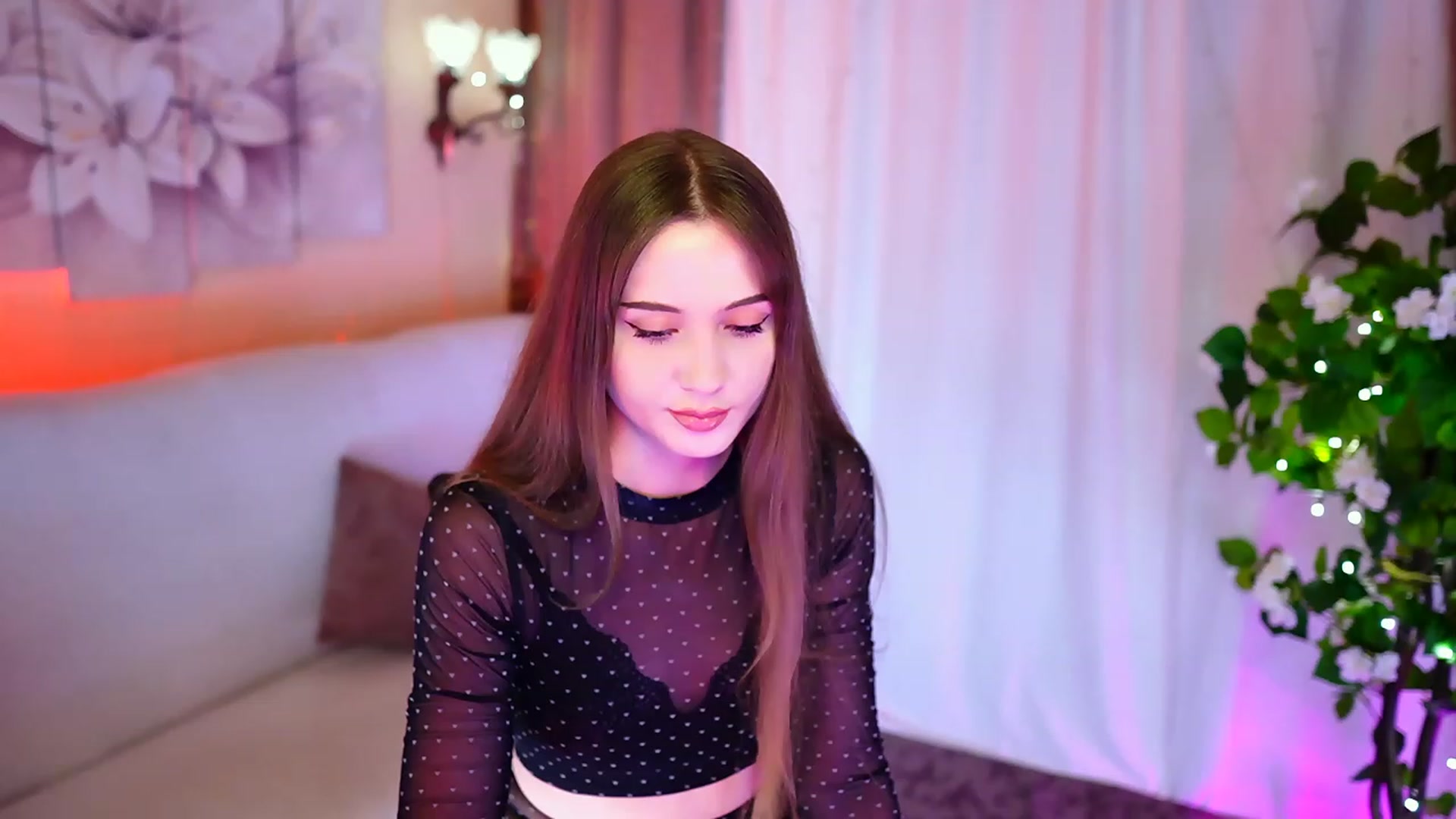 Gallery image thumbnail from Innocent_Soul's myfreecams stream on, 10/07/2023, 19:15 image 9 of 20