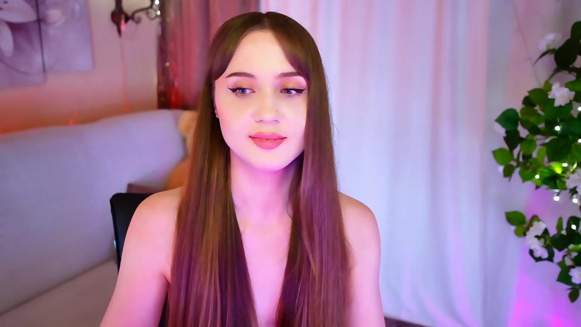 Gallery image thumbnail from Innocent_Soul's myfreecams stream on, 10/11/2023, 19:28 image 19 of 20
