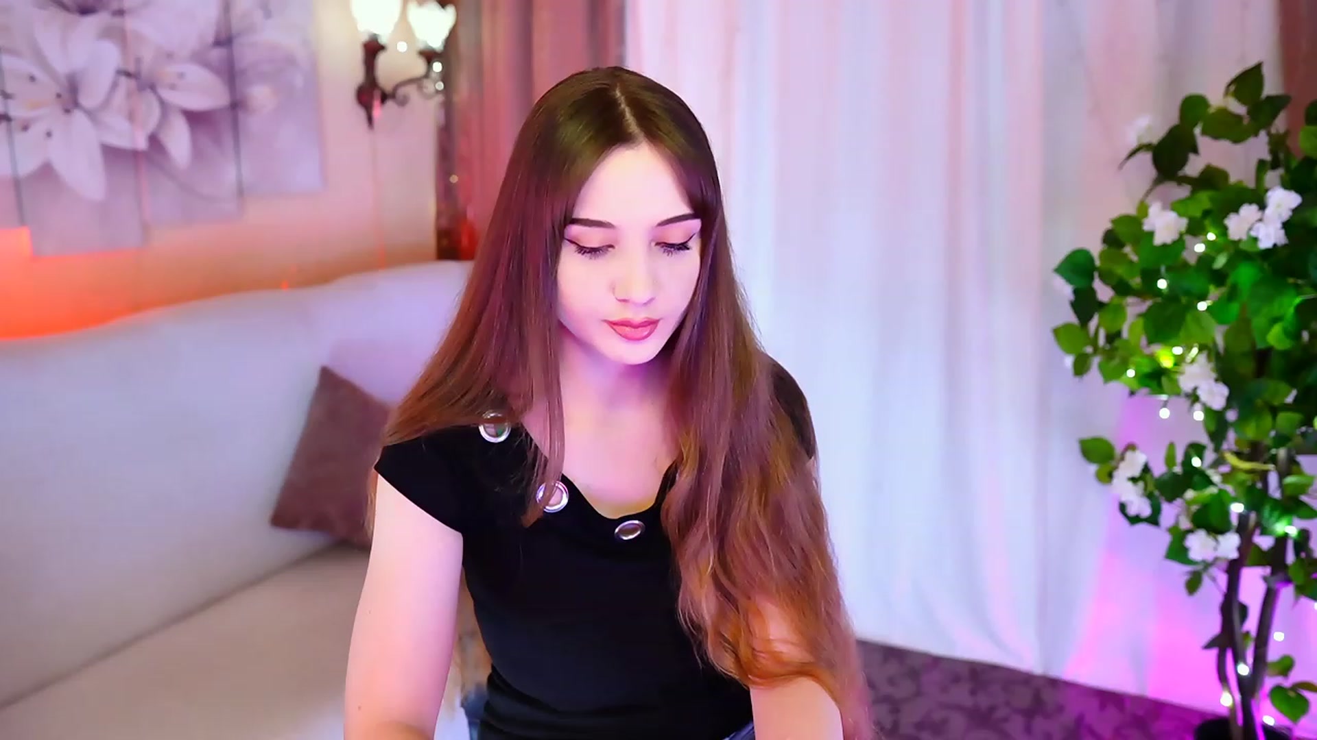 Gallery image thumbnail from Innocent_Soul's myfreecams stream on, 10/17/2023, 15:54 image 6 of 20