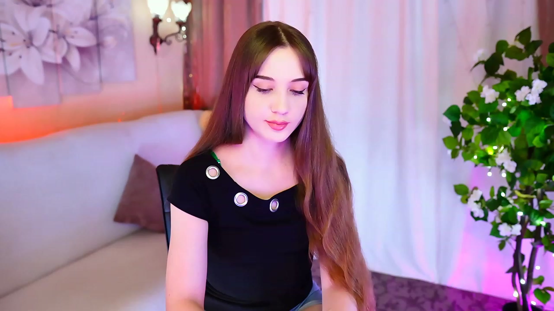 Gallery image thumbnail from Innocent_Soul's myfreecams stream on, 10/17/2023, 15:54 image 15 of 20