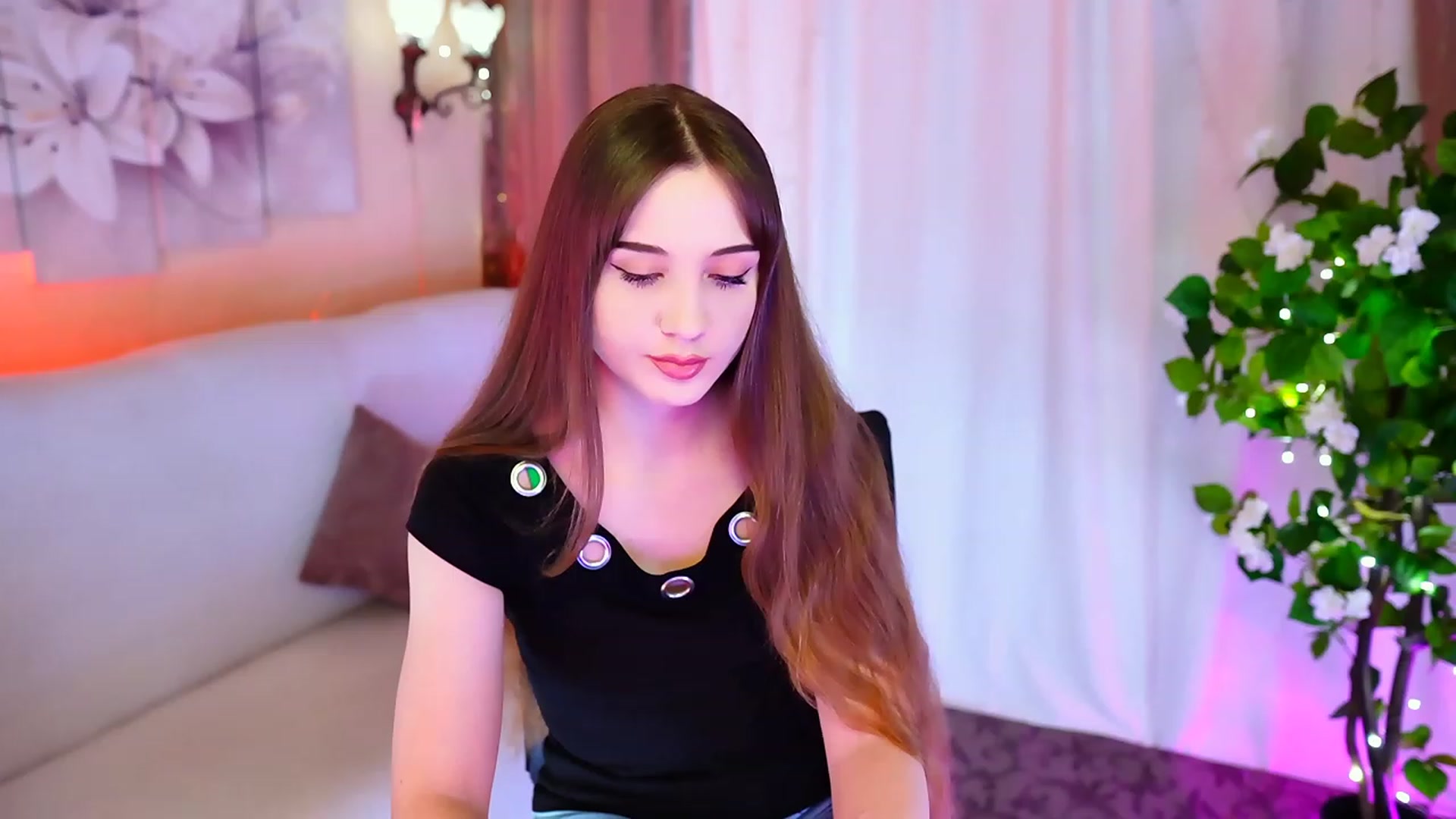 Gallery image thumbnail from Innocent_Soul's myfreecams stream on, 10/17/2023, 15:54 image 3 of 20
