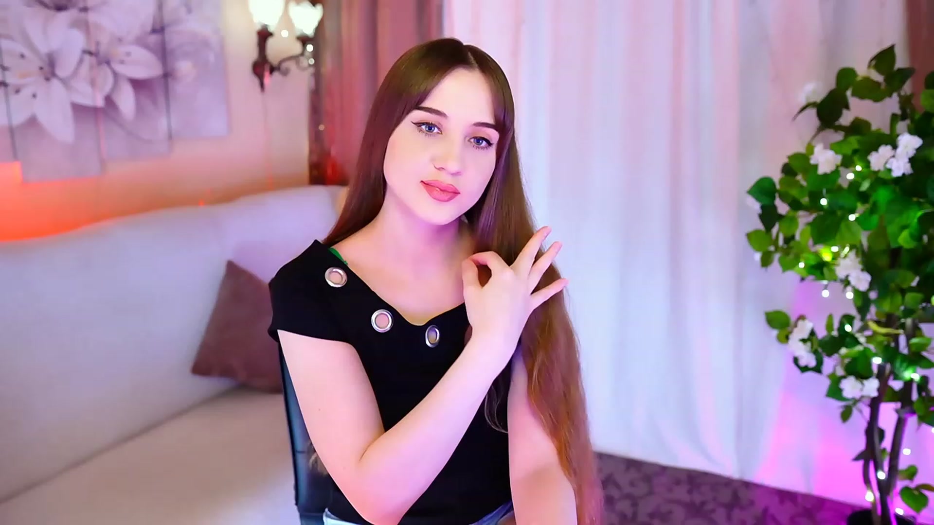 Gallery image thumbnail from Innocent_Soul's myfreecams stream on, 10/17/2023, 15:54 image 13 of 20