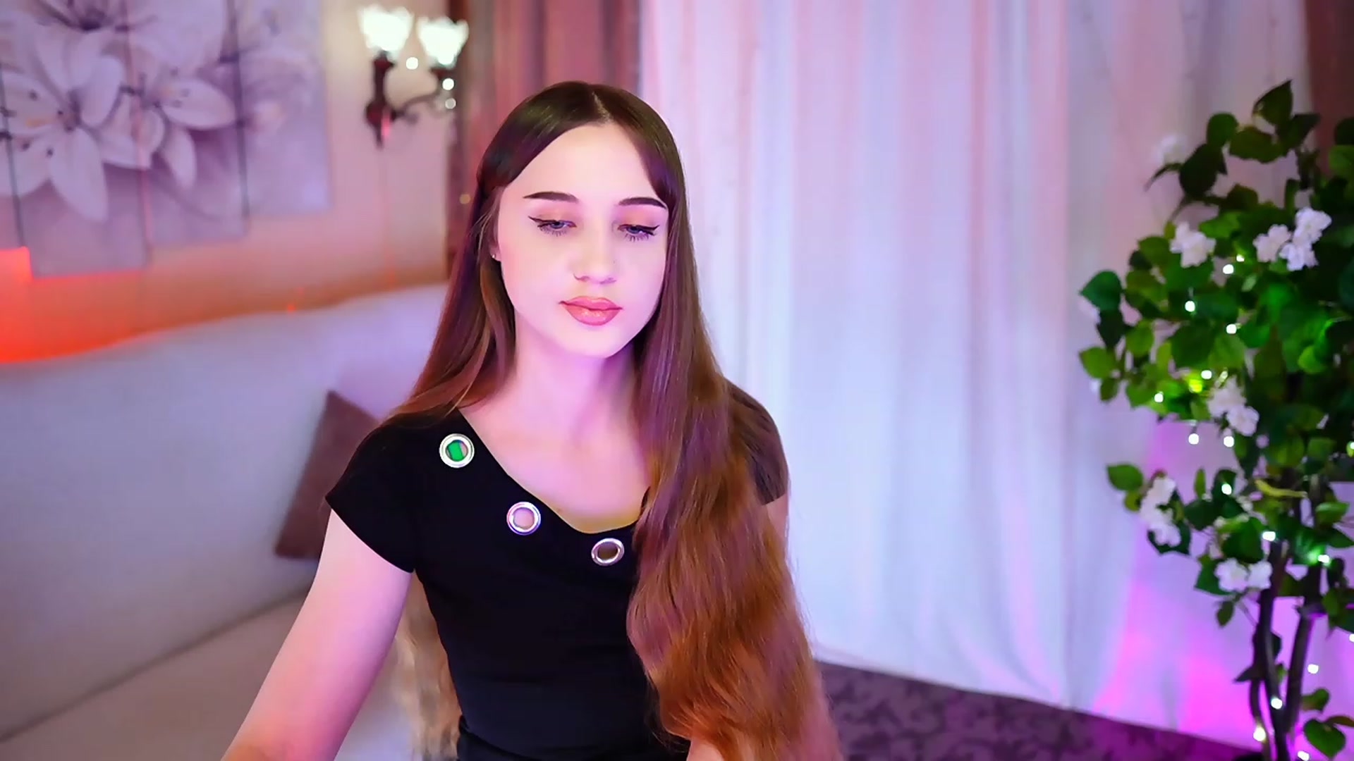 Gallery image thumbnail from Innocent_Soul's myfreecams stream on, 10/17/2023, 19:02 image 5 of 20