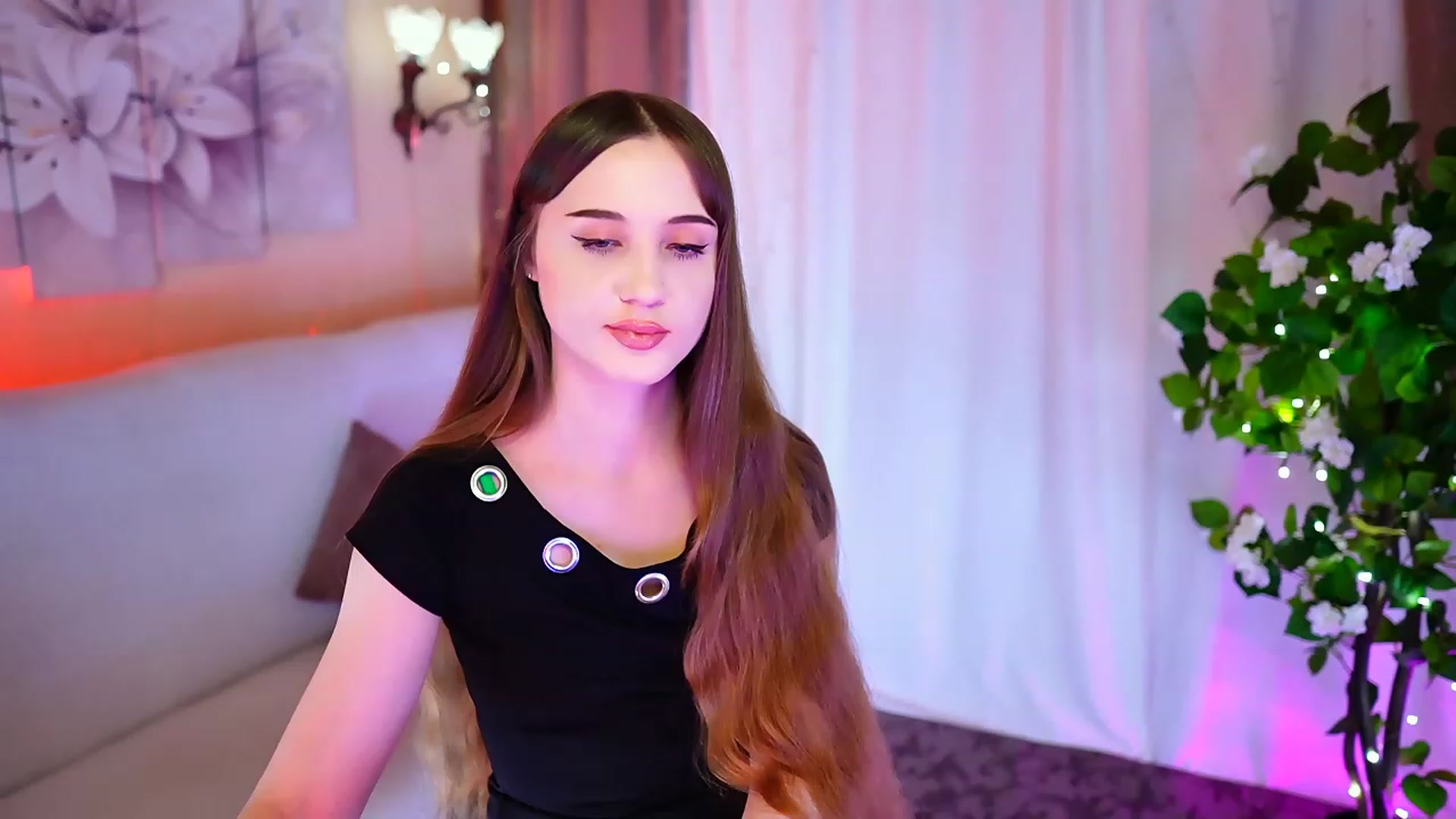 Gallery image thumbnail from Innocent_Soul's myfreecams stream on, 10/17/2023, 19:02 image 7 of 20