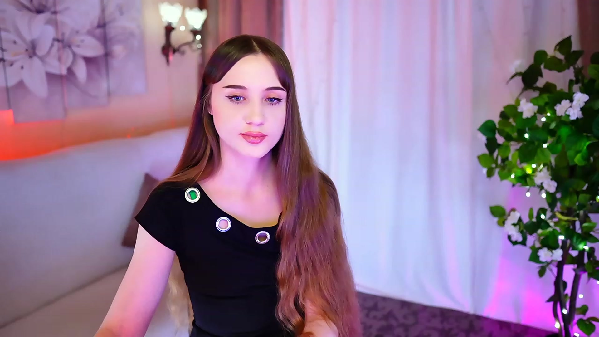 Gallery image thumbnail from Innocent_Soul's myfreecams stream on, 10/17/2023, 19:02 image 14 of 20