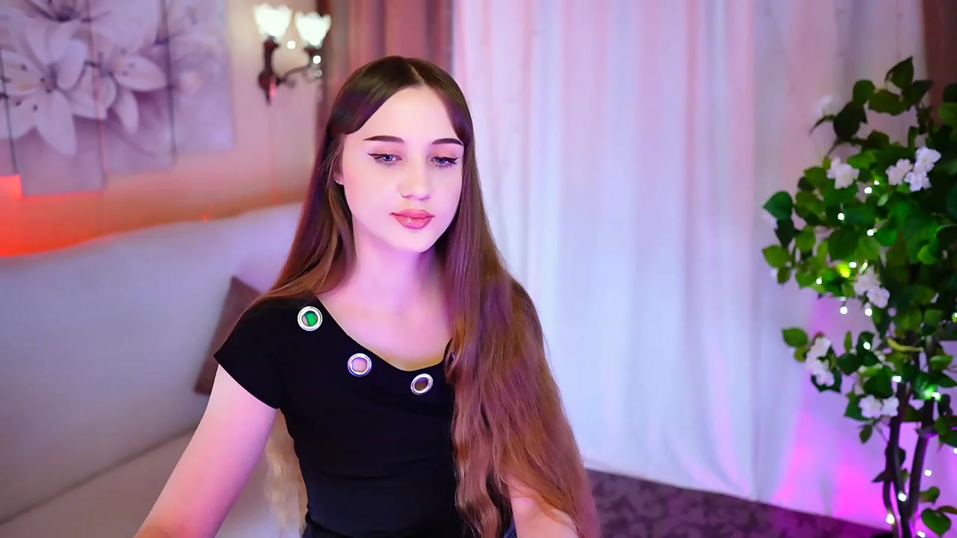 Gallery image thumbnail from Innocent_Soul's myfreecams stream on, 10/17/2023, 19:02 image 15 of 20
